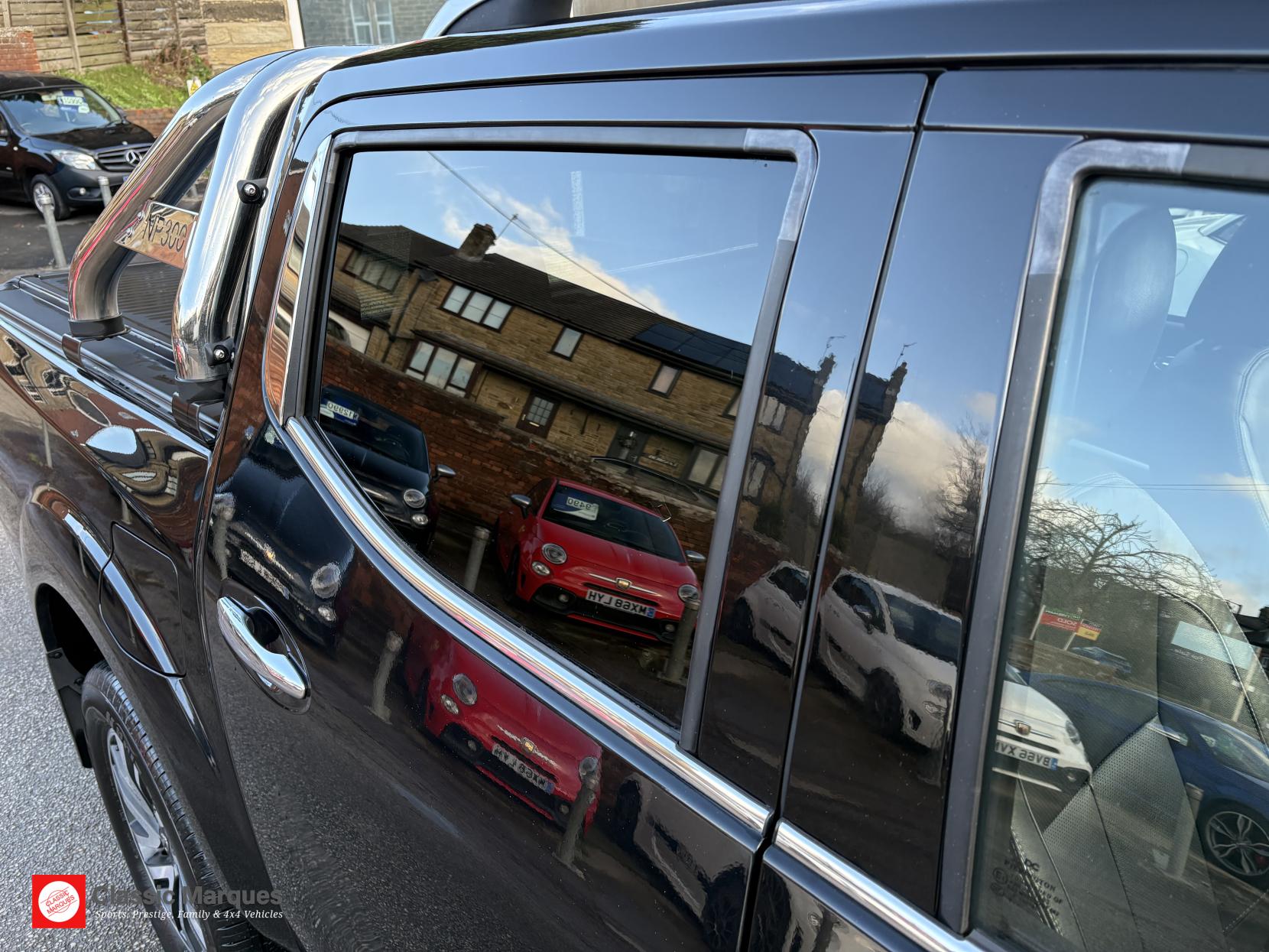 Nissan Navara 2.3 dCi Tekna Pickup Double Cab 4dr Diesel Auto 4WD Euro 6 (190 ps)