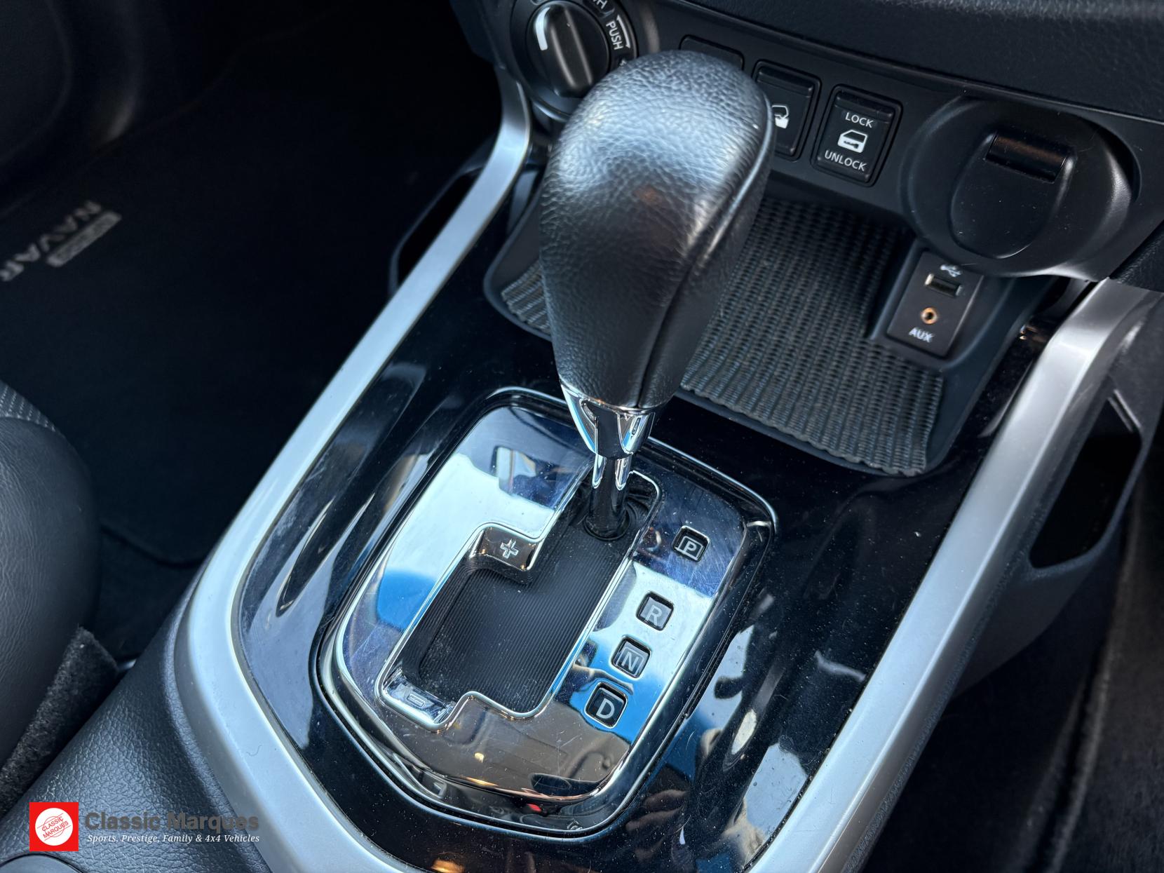 Nissan Navara 2.3 dCi Tekna Pickup Double Cab 4dr Diesel Auto 4WD Euro 6 (190 ps)