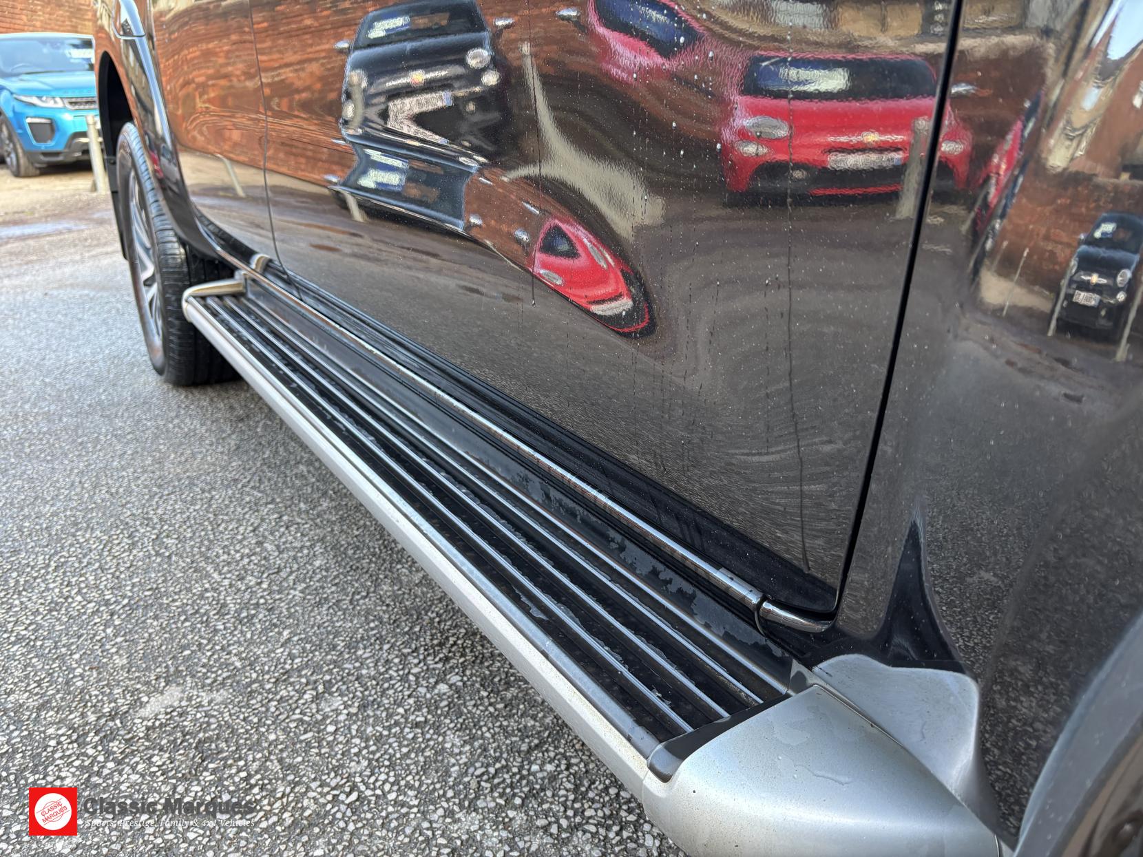 Nissan Navara 2.3 dCi Tekna Pickup Double Cab 4dr Diesel Auto 4WD Euro 6 (190 ps)