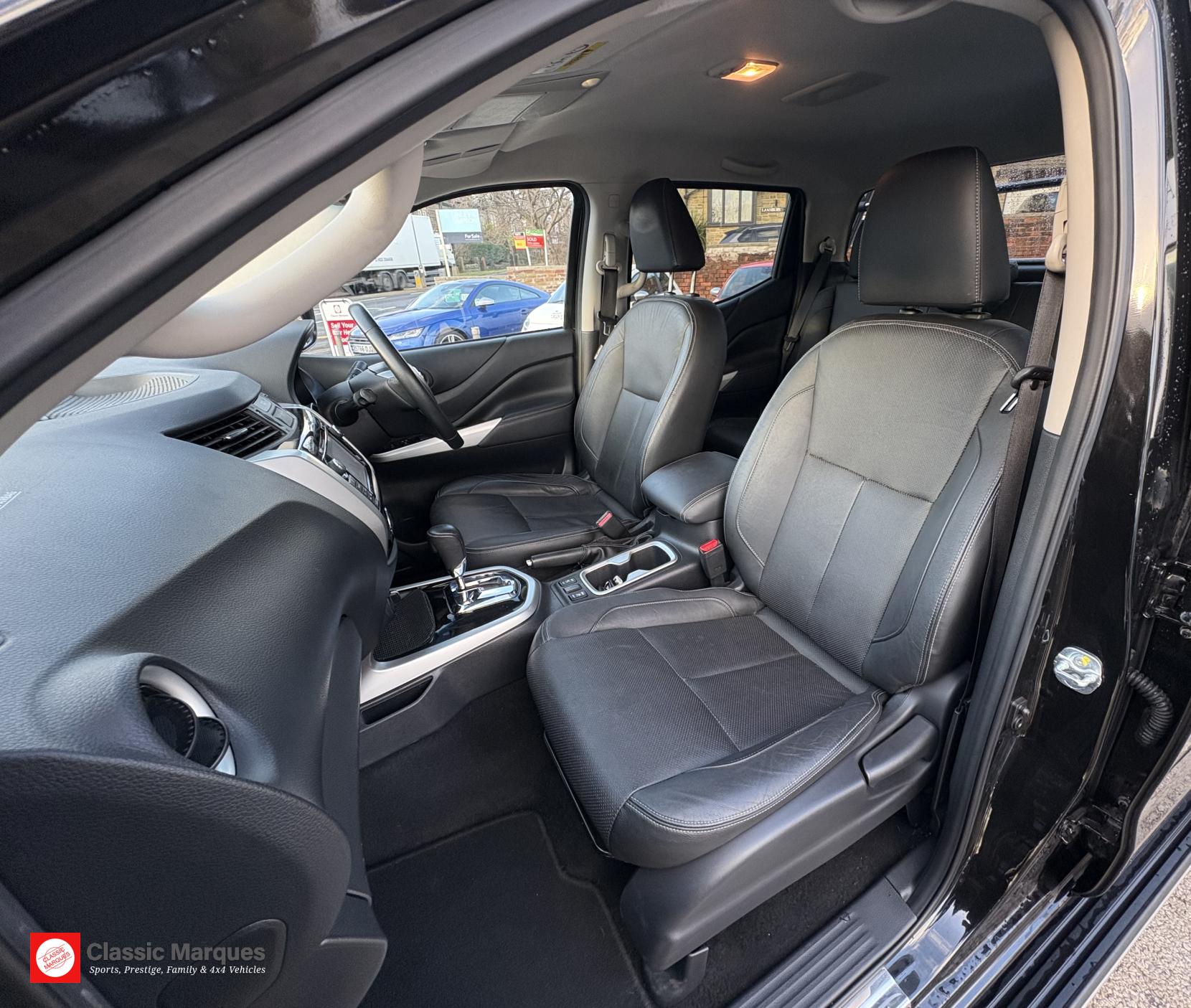 Nissan Navara 2.3 dCi Tekna Pickup Double Cab 4dr Diesel Auto 4WD Euro 6 (190 ps)