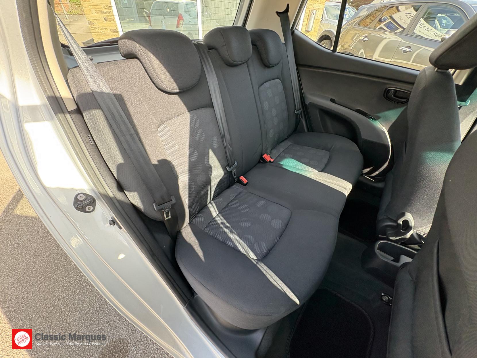 Hyundai i10 1.2 Comfort Hatchback 5dr Petrol Auto Euro 4 (77 bhp)