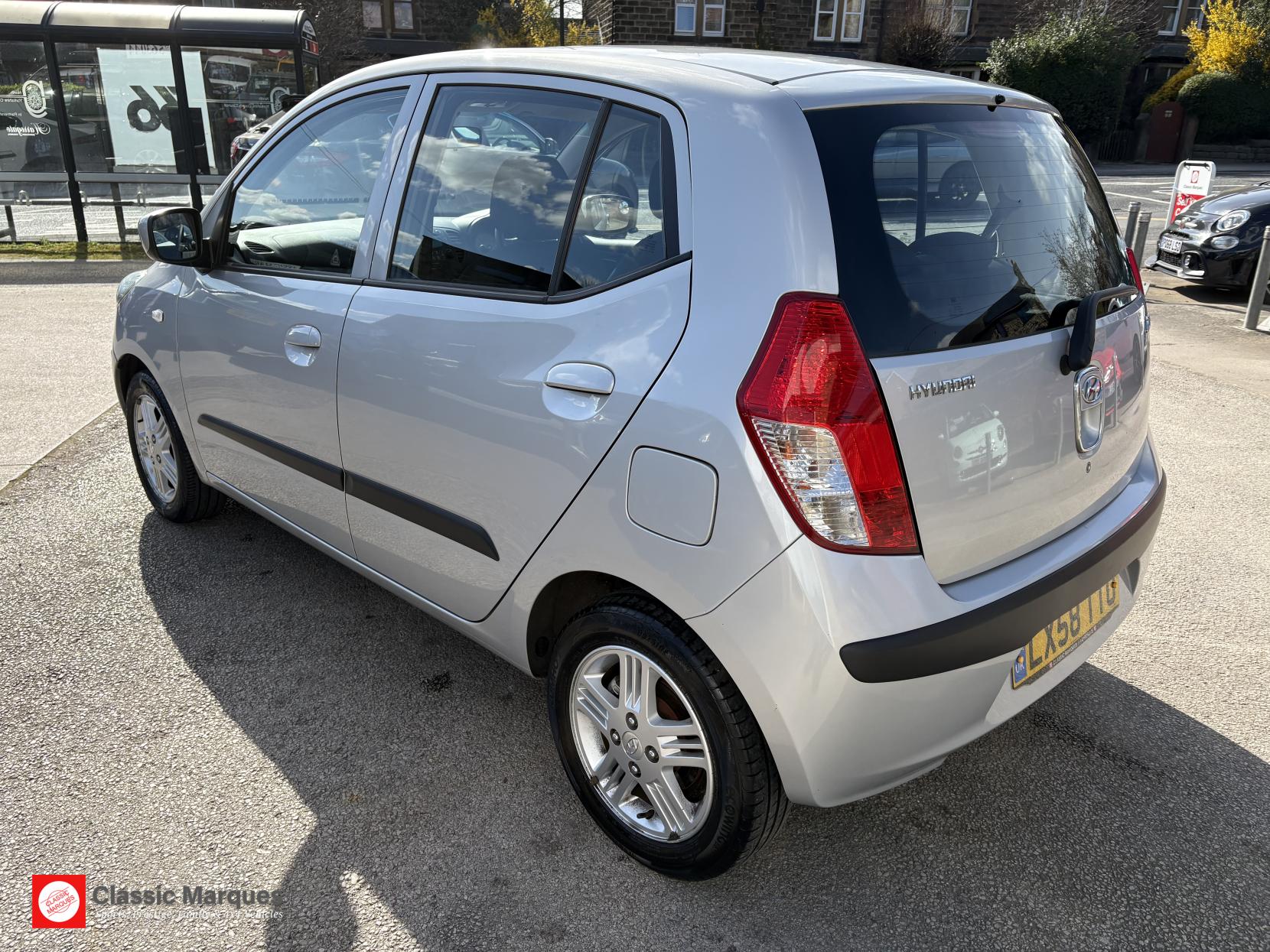 Hyundai i10 1.2 Comfort Hatchback 5dr Petrol Auto Euro 4 (77 bhp)