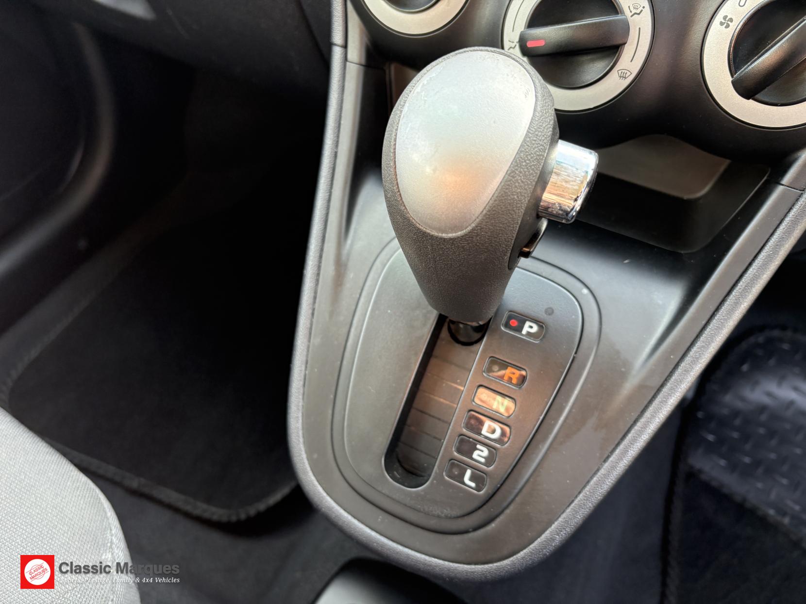 Hyundai i10 1.2 Comfort Hatchback 5dr Petrol Auto Euro 4 (77 bhp)