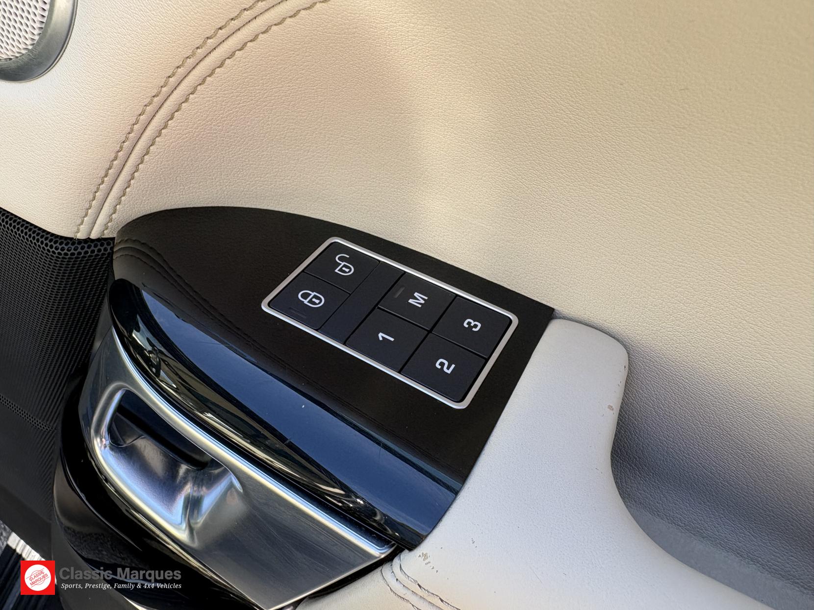 Land Rover Range Rover 3.0 TD V6 Vogue SUV 5dr Diesel Auto 4WD Euro 6 (s/s) (258 ps)