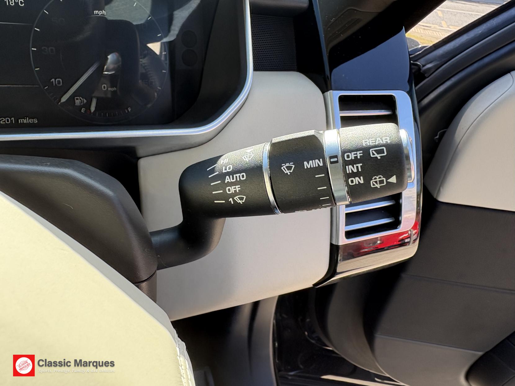 Land Rover Range Rover 3.0 TD V6 Vogue SUV 5dr Diesel Auto 4WD Euro 6 (s/s) (258 ps)