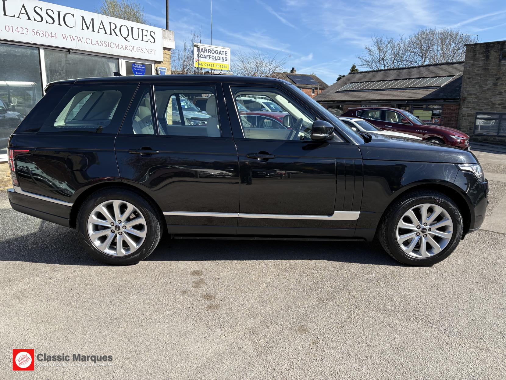 Land Rover Range Rover 3.0 TD V6 Vogue SUV 5dr Diesel Auto 4WD Euro 6 (s/s) (258 ps)