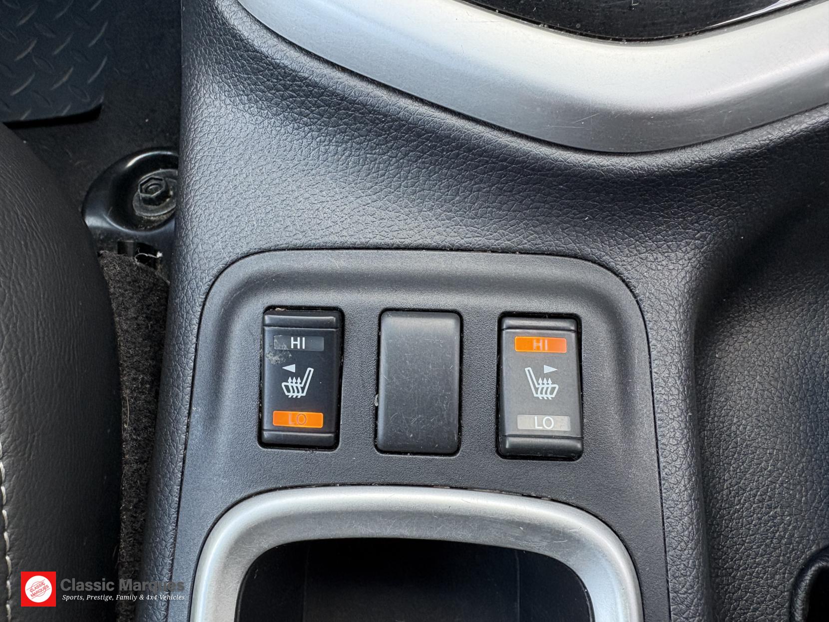 Nissan Navara 2.3 dCi Tekna Pickup Double Cab 4dr Diesel Auto 4WD Euro 6 (190 ps)