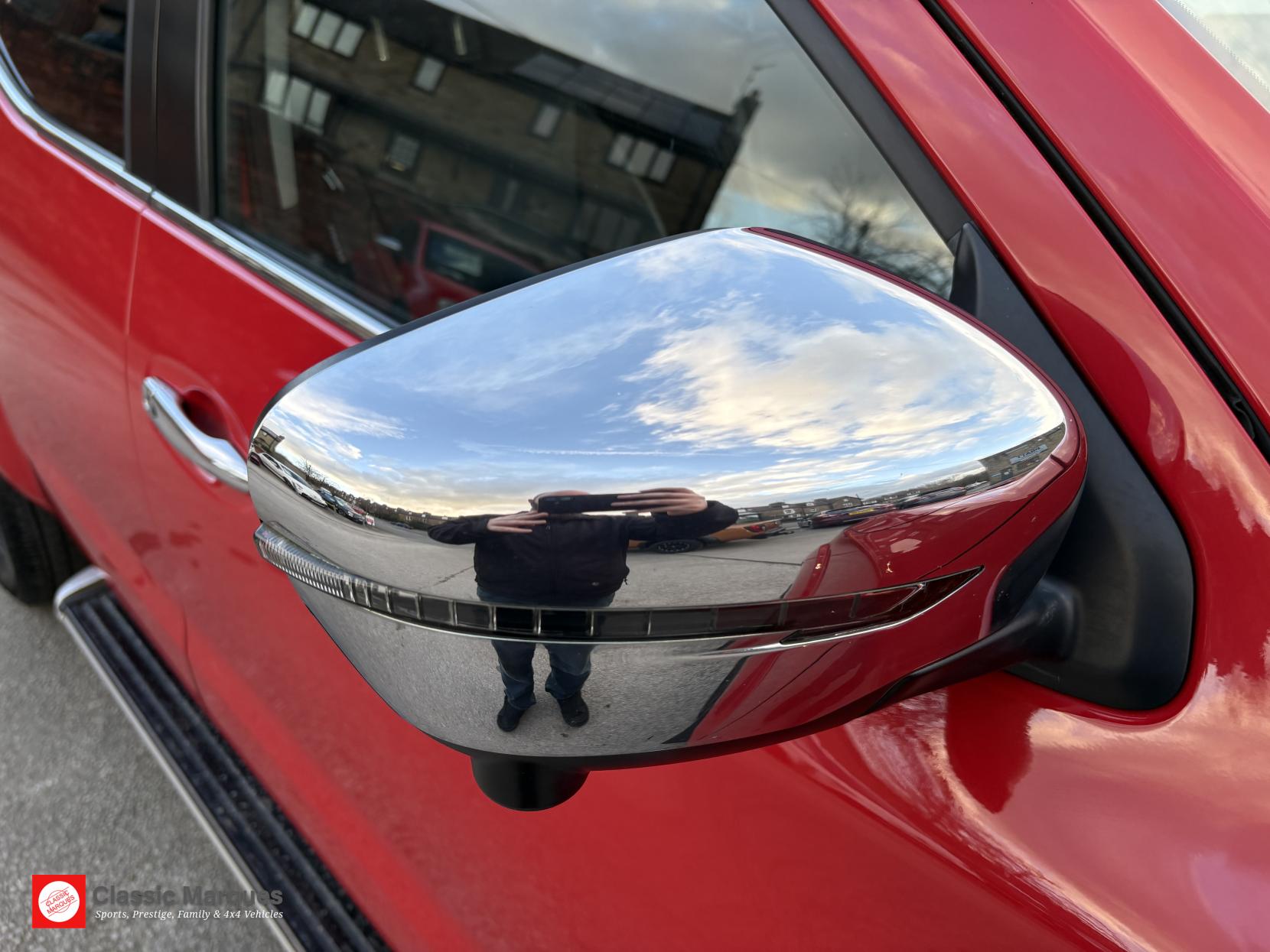 Nissan Navara 2.3 dCi Tekna Pickup Double Cab 4dr Diesel Auto 4WD Euro 6 (190 ps)