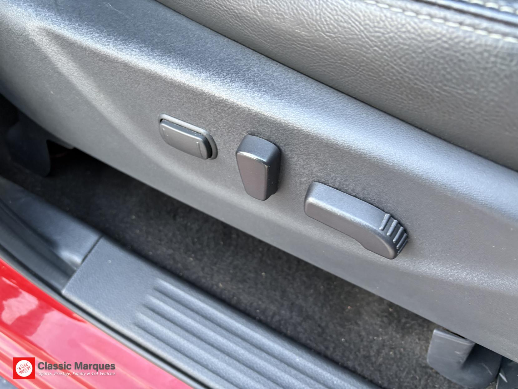 Nissan Navara 2.3 dCi Tekna Pickup Double Cab 4dr Diesel Auto 4WD Euro 6 (190 ps)