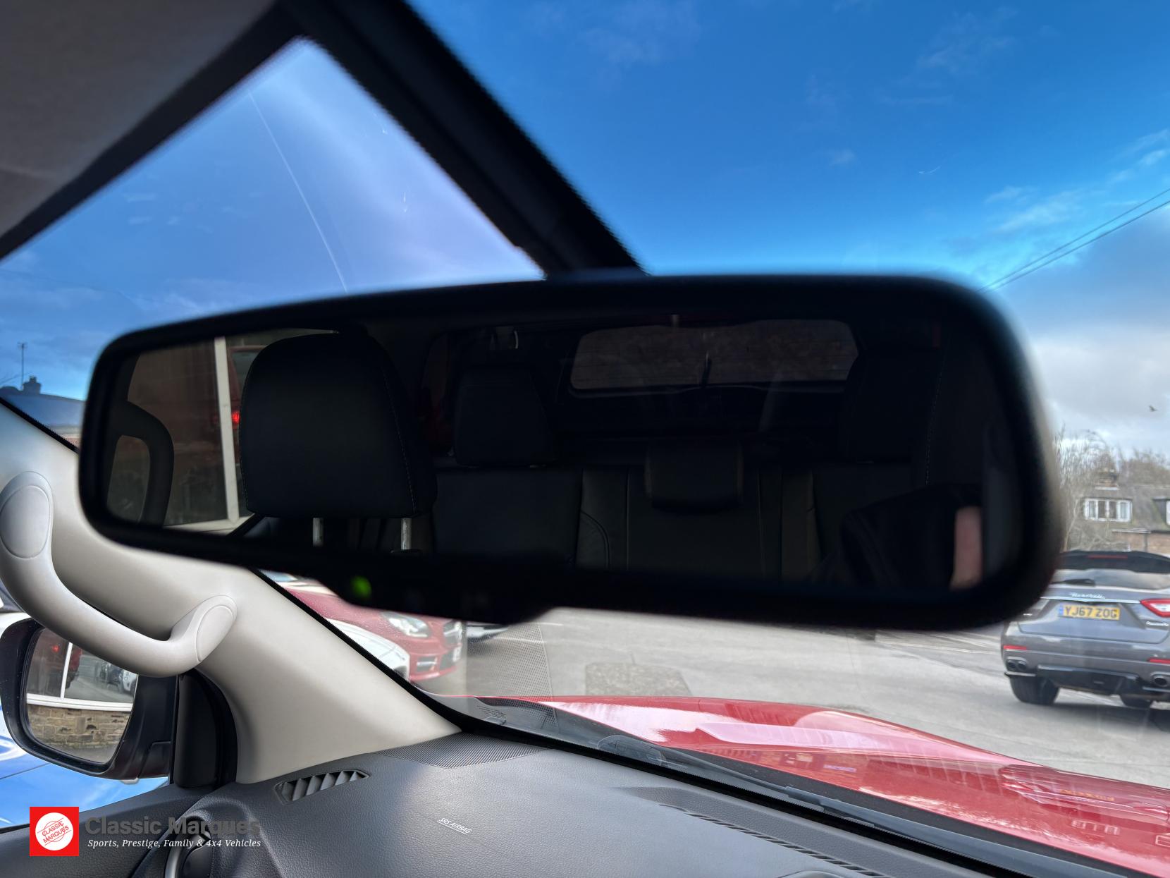 Nissan Navara 2.3 dCi Tekna Pickup Double Cab 4dr Diesel Auto 4WD Euro 6 (190 ps)