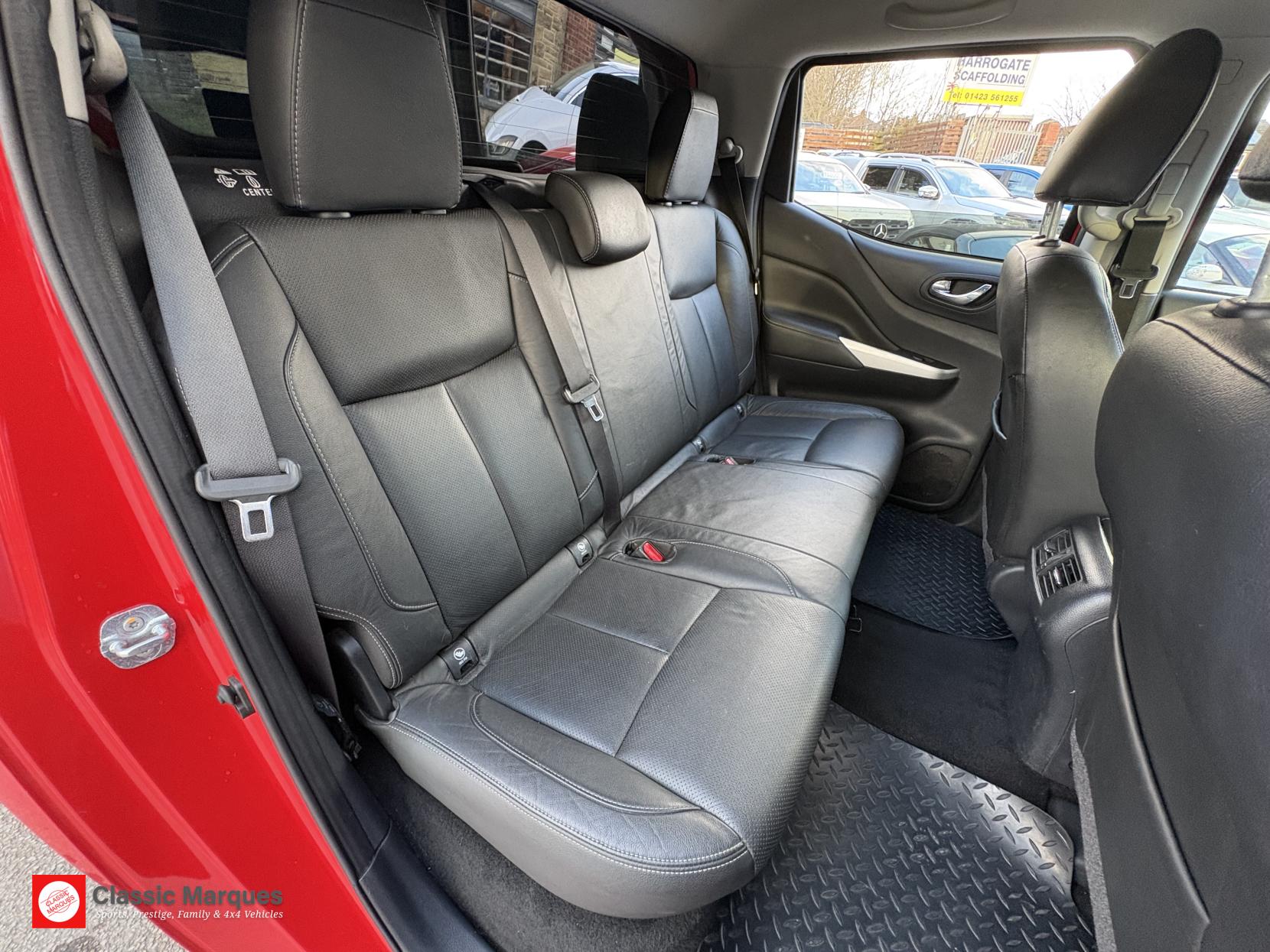 Nissan Navara 2.3 dCi Tekna Pickup Double Cab 4dr Diesel Auto 4WD Euro 6 (190 ps)