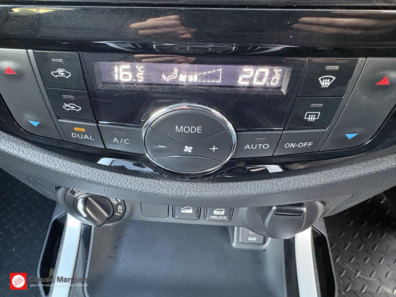 Nissan Navara 2.3 dCi Tekna Pickup Double Cab 4dr Diesel Auto 4WD Euro 6 (190 ps)