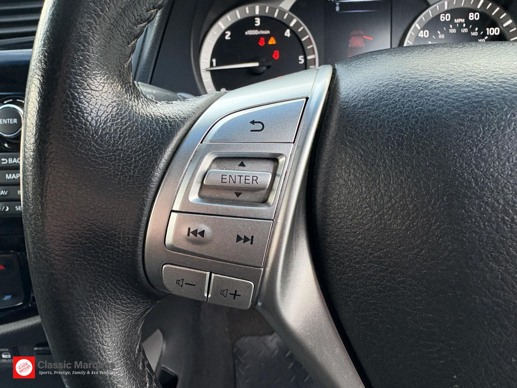 Nissan Navara 2.3 dCi Tekna Pickup Double Cab 4dr Diesel Auto 4WD Euro 6 (190 ps)