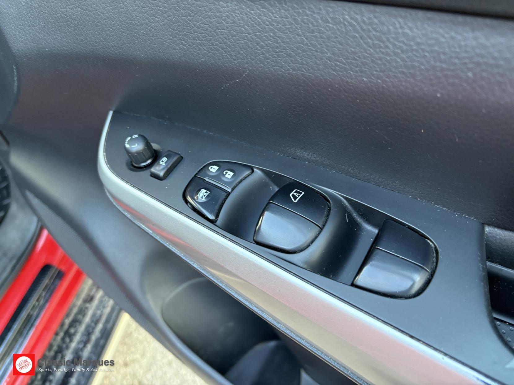 Nissan Navara 2.3 dCi Tekna Pickup Double Cab 4dr Diesel Auto 4WD Euro 6 (190 ps)