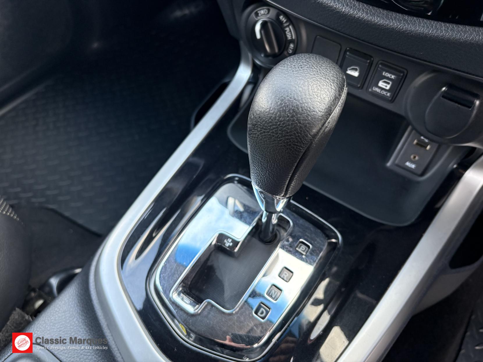 Nissan Navara 2.3 dCi Tekna Pickup Double Cab 4dr Diesel Auto 4WD Euro 6 (190 ps)