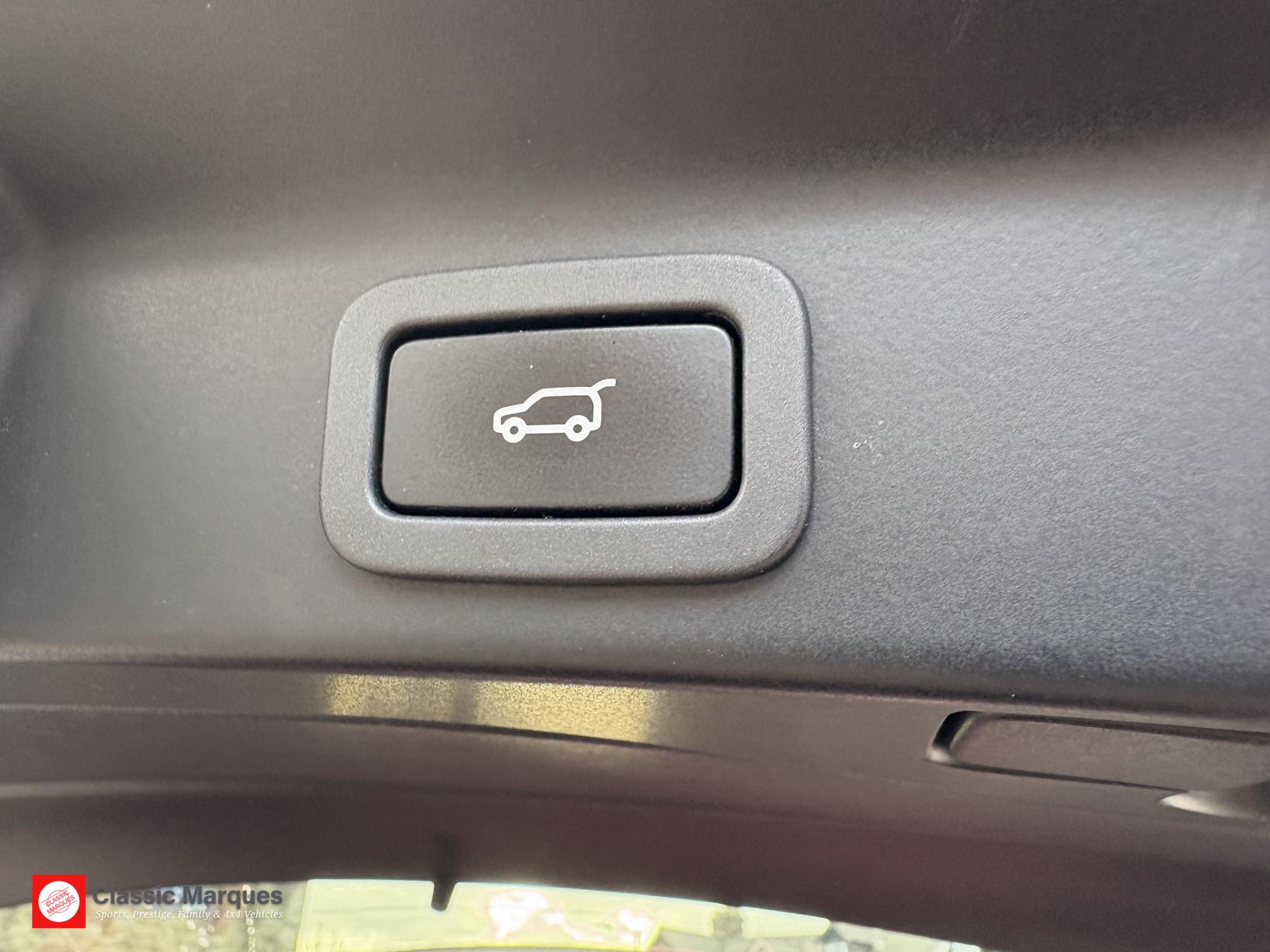 Jaguar F-PACE 2.0 D240 R-Sport SUV 5dr Diesel Auto AWD Euro 6 (s/s) (240 ps)