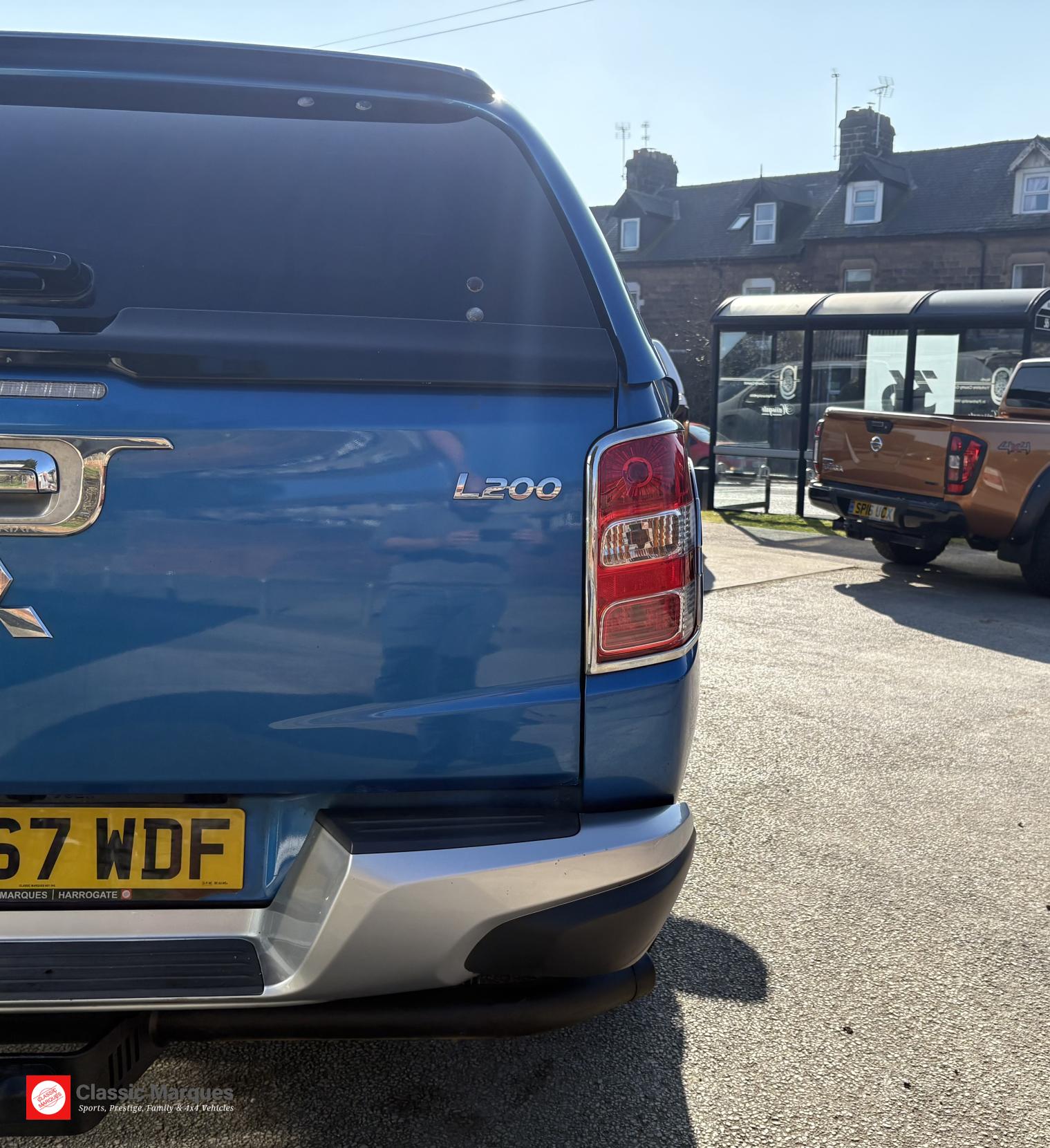 Mitsubishi L200 2.4 DI-D DC Barbarian Pickup Double Cab 4dr Diesel Manual 4WD Euro 6 (178 ps)