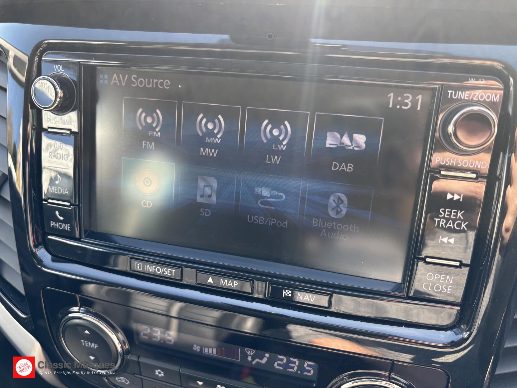 Mitsubishi L200 2.4 DI-D DC Barbarian Pickup Double Cab 4dr Diesel Manual 4WD Euro 6 (178 ps)