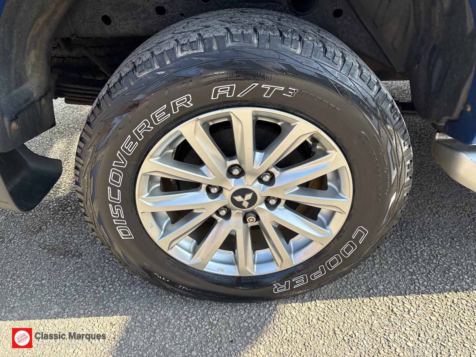 Mitsubishi L200 2.4 DI-D DC Barbarian Pickup Double Cab 4dr Diesel Manual 4WD Euro 6 (178 ps)