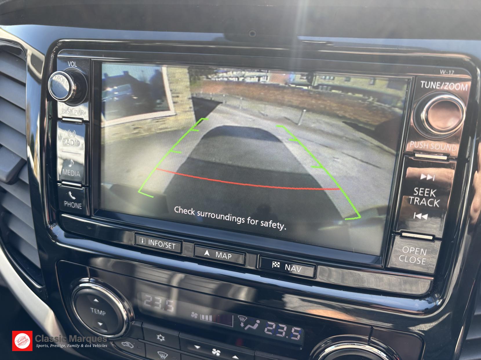 Mitsubishi L200 2.4 DI-D DC Barbarian Pickup Double Cab 4dr Diesel Manual 4WD Euro 6 (178 ps)