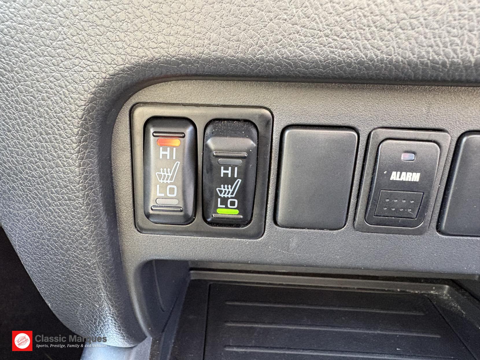 Mitsubishi L200 2.4 DI-D DC Barbarian Pickup Double Cab 4dr Diesel Manual 4WD Euro 6 (178 ps)