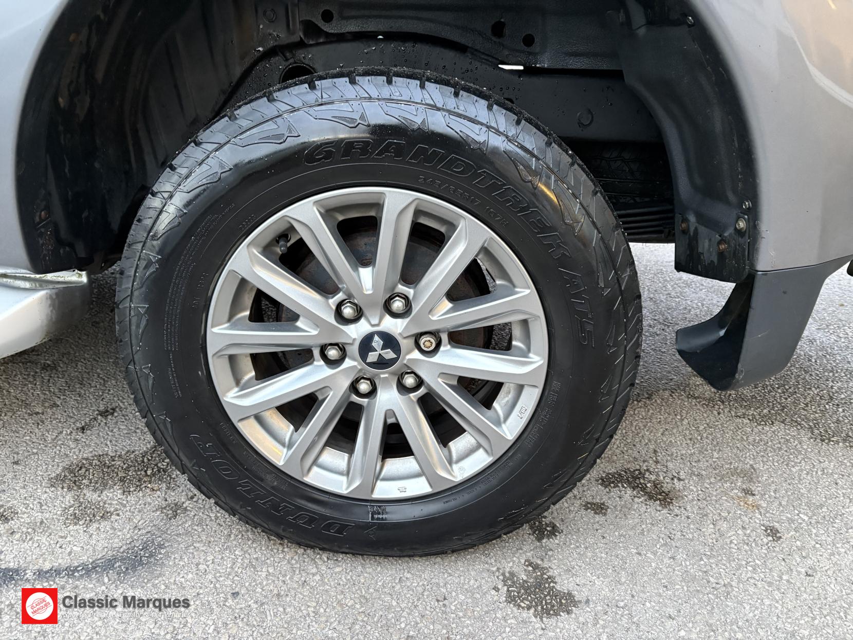 Mitsubishi L200 2.4 DI-D DC Barbarian Pickup Double Cab 4dr Diesel Auto 4WD Euro 6 (178 ps)