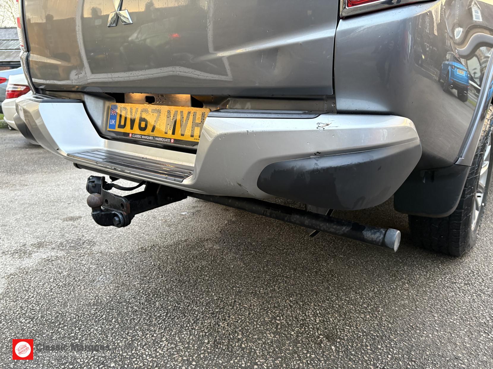 Mitsubishi L200 2.4 DI-D DC Barbarian Pickup Double Cab 4dr Diesel Auto 4WD Euro 6 (178 ps)