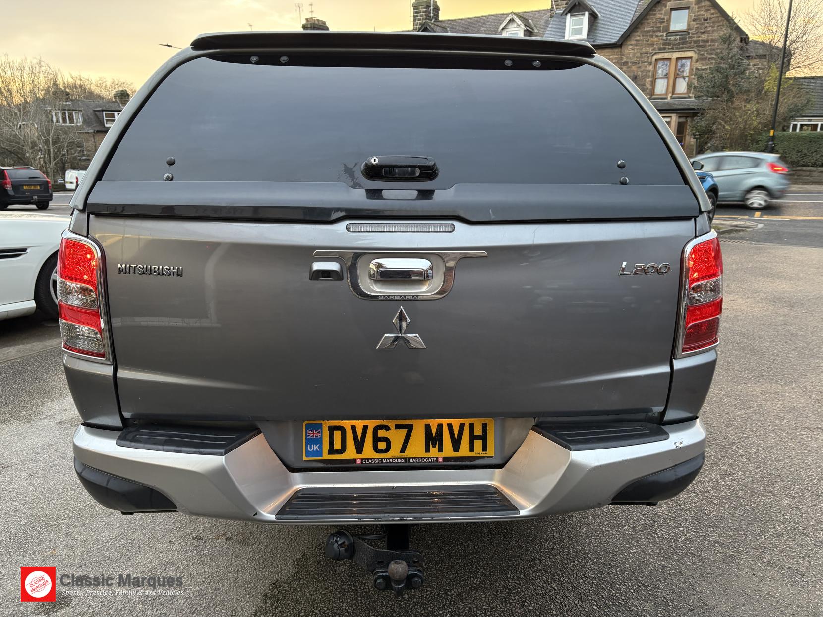 Mitsubishi L200 2.4 DI-D DC Barbarian Pickup Double Cab 4dr Diesel Auto 4WD Euro 6 (178 ps)