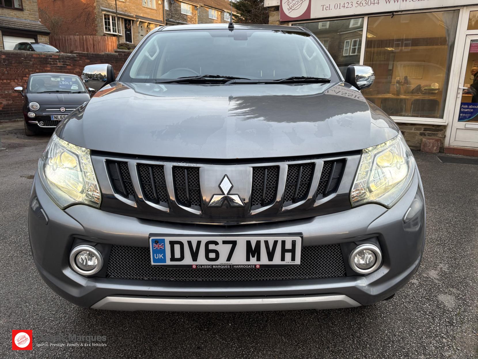 Mitsubishi L200 2.4 DI-D DC Barbarian Pickup Double Cab 4dr Diesel Auto 4WD Euro 6 (178 ps)