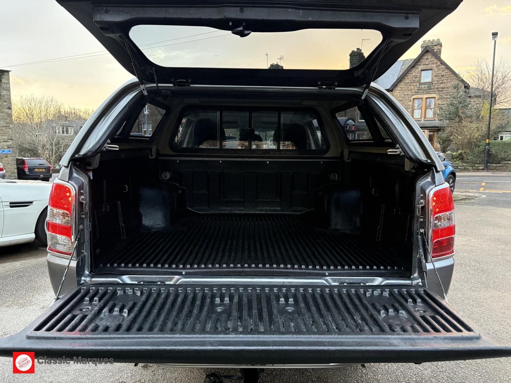 Mitsubishi L200 2.4 DI-D DC Barbarian Pickup Double Cab 4dr Diesel Auto 4WD Euro 6 (178 ps)