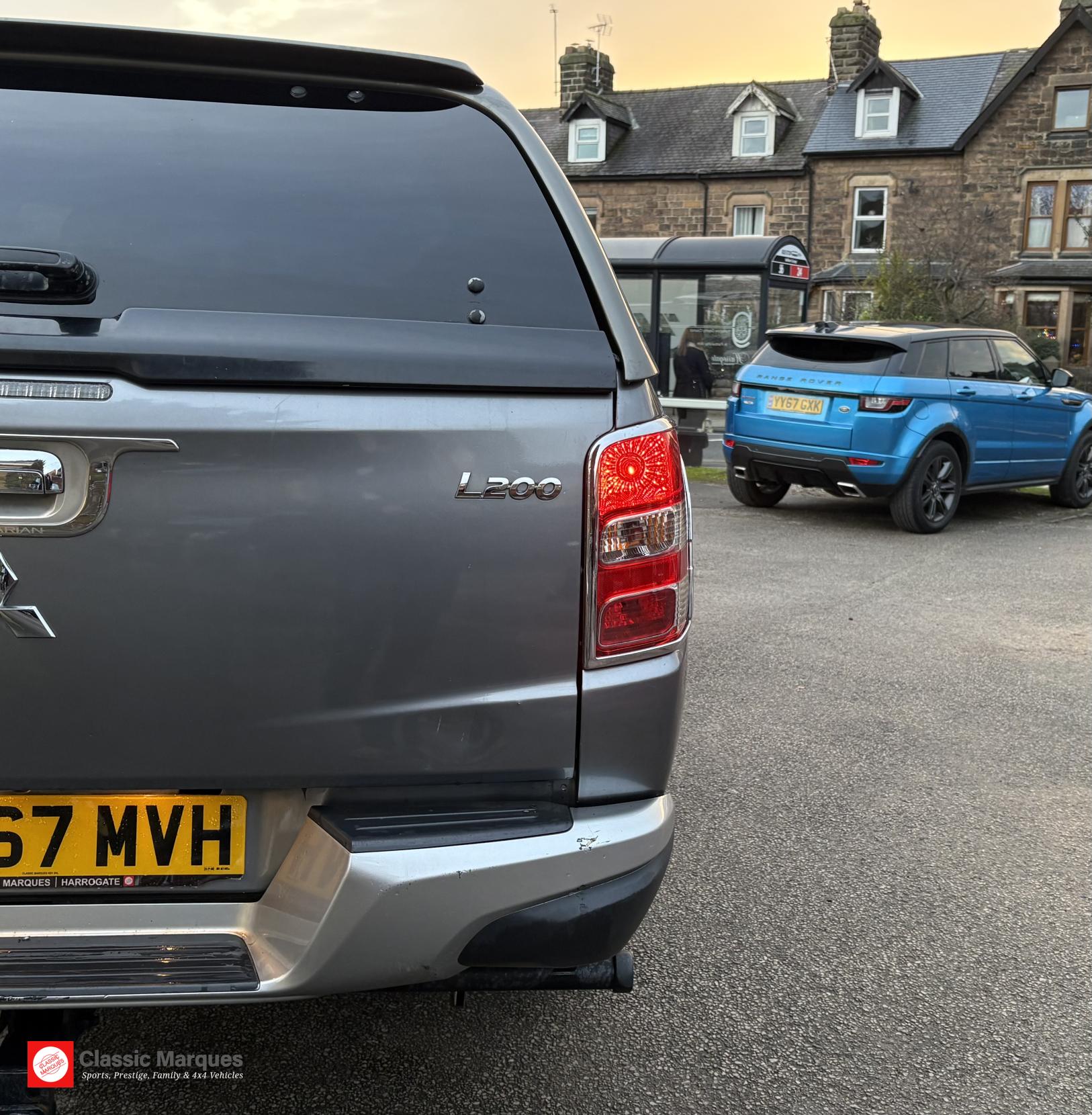 Mitsubishi L200 2.4 DI-D DC Barbarian Pickup Double Cab 4dr Diesel Auto 4WD Euro 6 (178 ps)