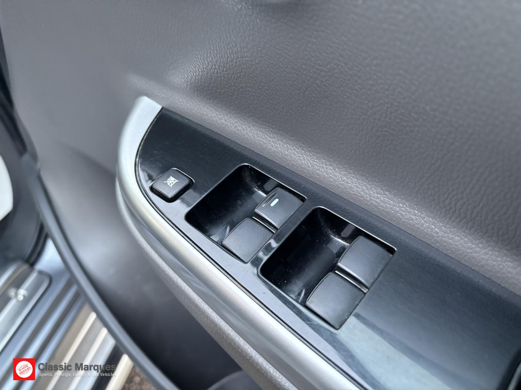 Mitsubishi L200 2.4 DI-D DC Barbarian Pickup Double Cab 4dr Diesel Auto 4WD Euro 6 (178 ps)