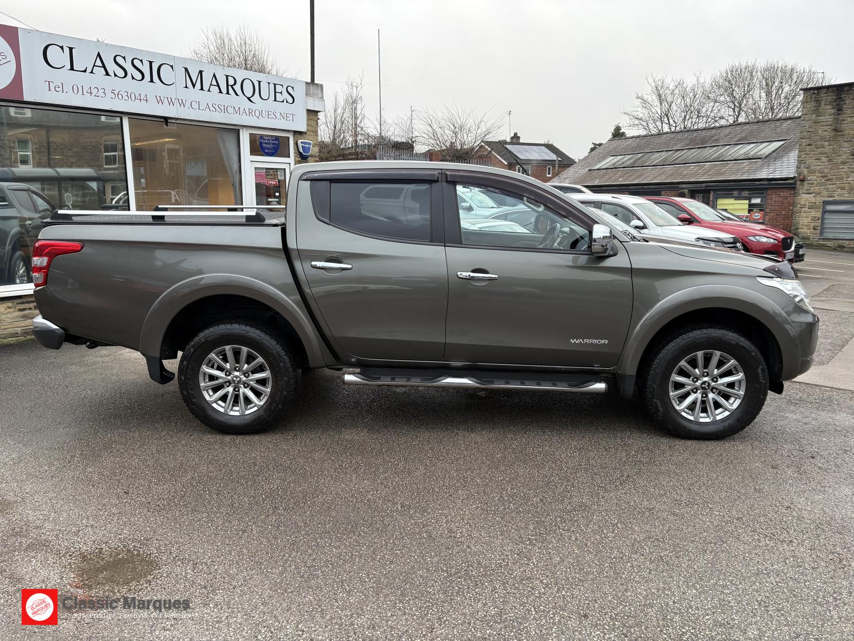 Mitsubishi L200 2.4 DI-D DC Warrior Pickup Double Cab 4dr Diesel Manual 4WD Euro 5 (178 ps)