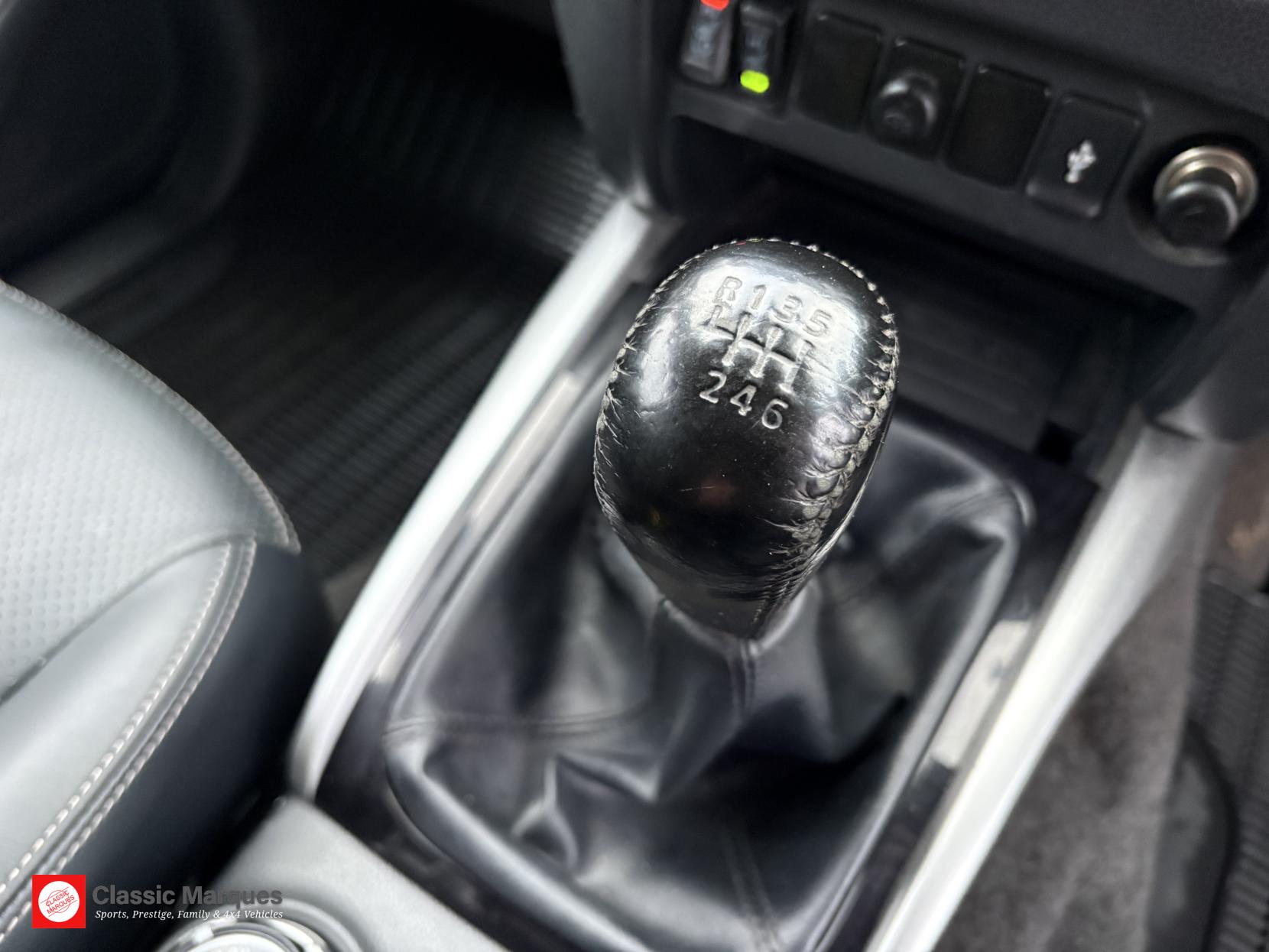 Mitsubishi L200 2.4 DI-D DC Warrior Pickup Double Cab 4dr Diesel Manual 4WD Euro 5 (178 ps)