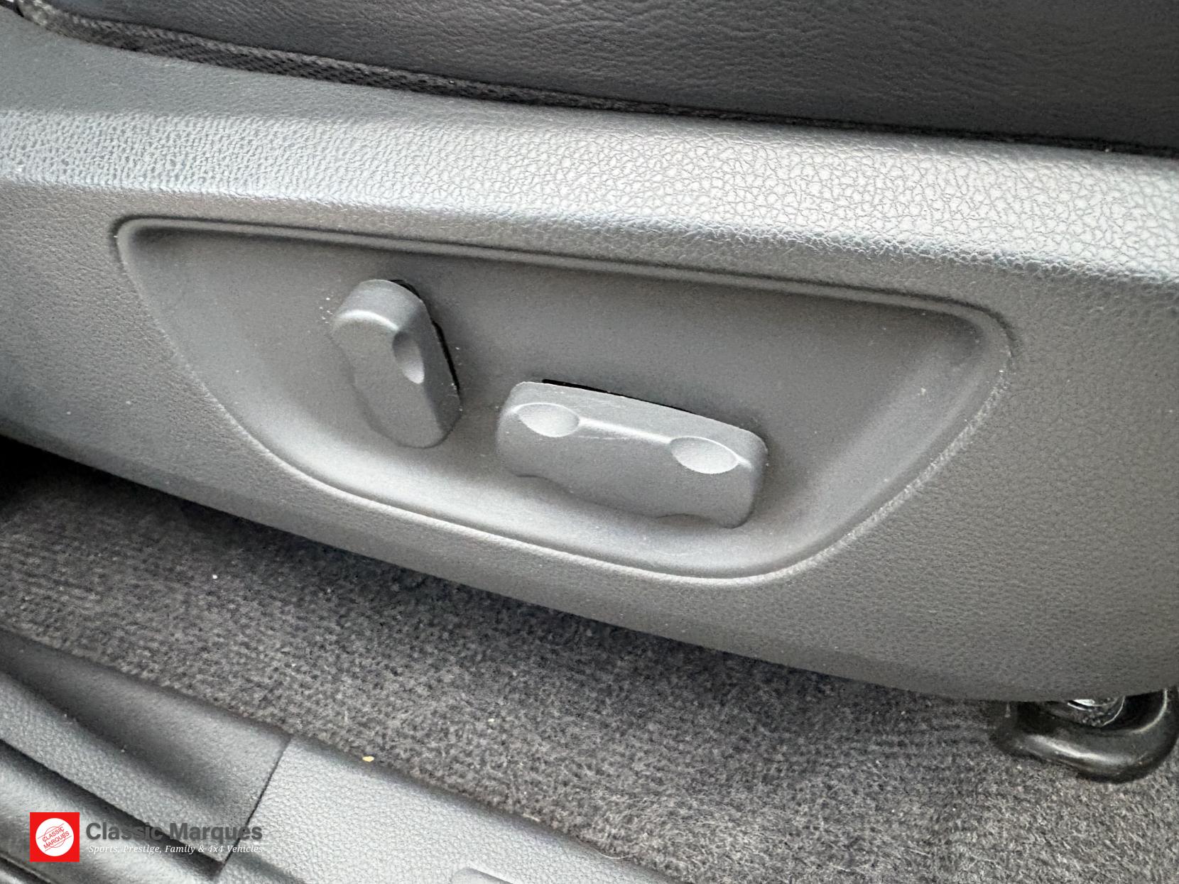 Mitsubishi L200 2.4 DI-D DC Warrior Pickup Double Cab 4dr Diesel Manual 4WD Euro 5 (178 ps)