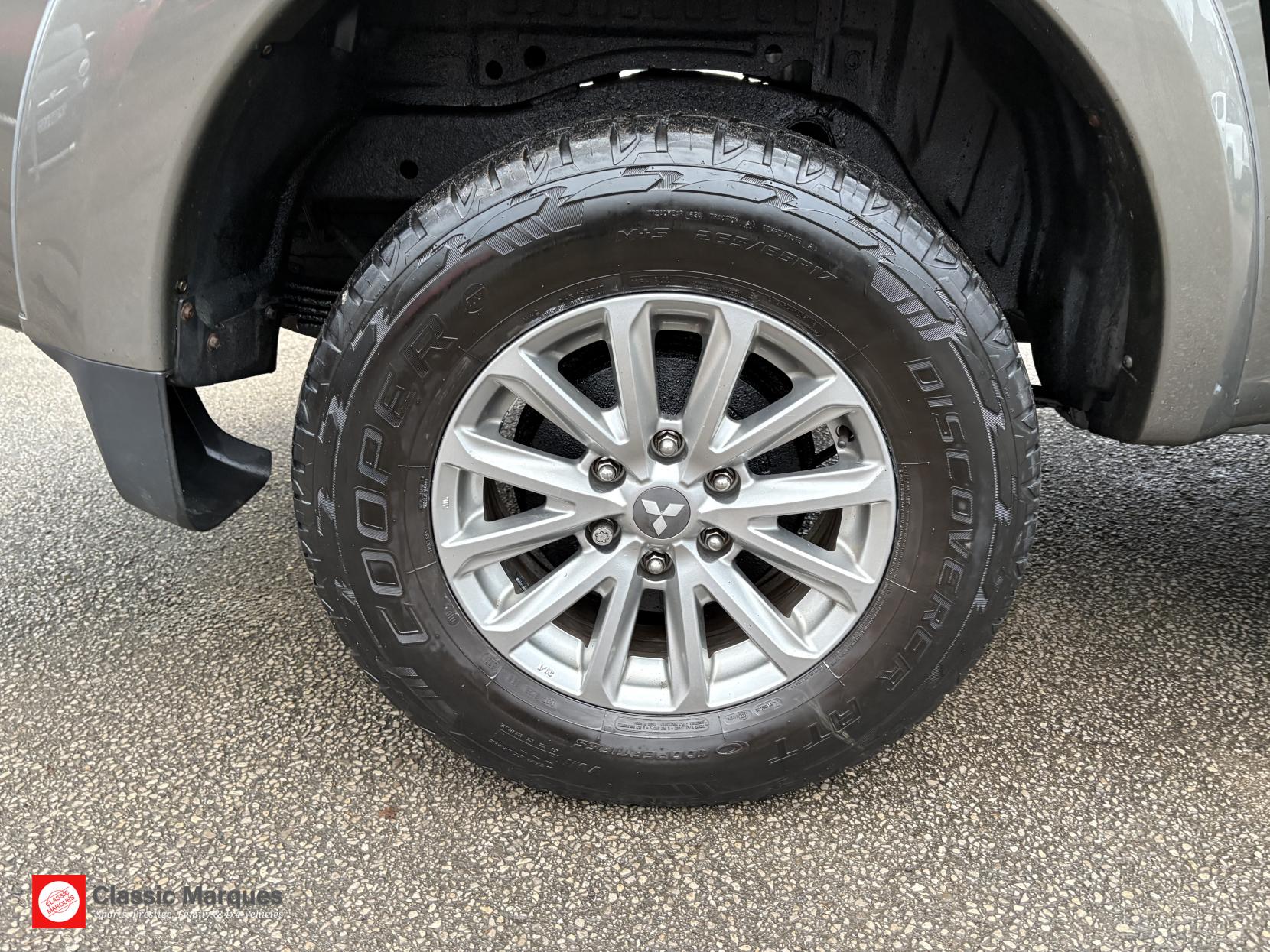 Mitsubishi L200 2.4 DI-D DC Warrior Pickup Double Cab 4dr Diesel Manual 4WD Euro 5 (178 ps)