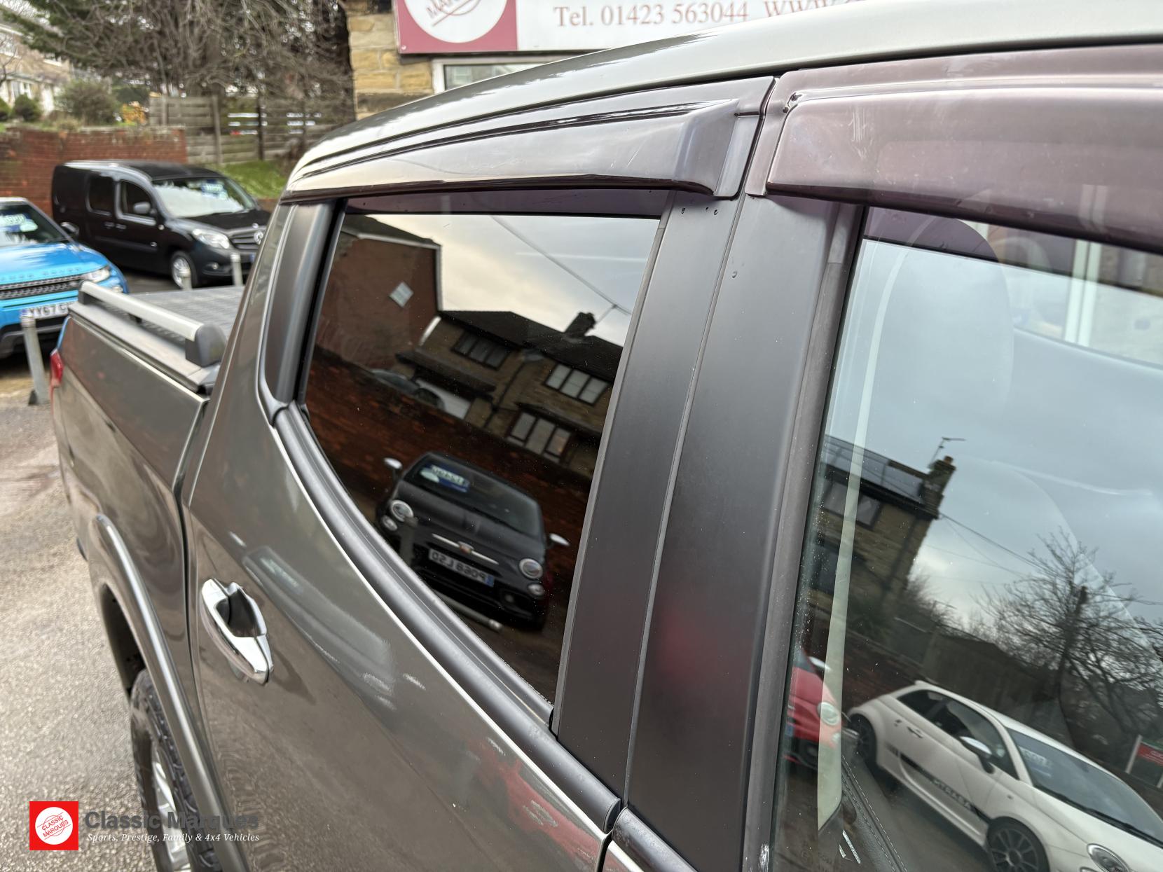 Mitsubishi L200 2.4 DI-D DC Warrior Pickup Double Cab 4dr Diesel Manual 4WD Euro 5 (178 ps)