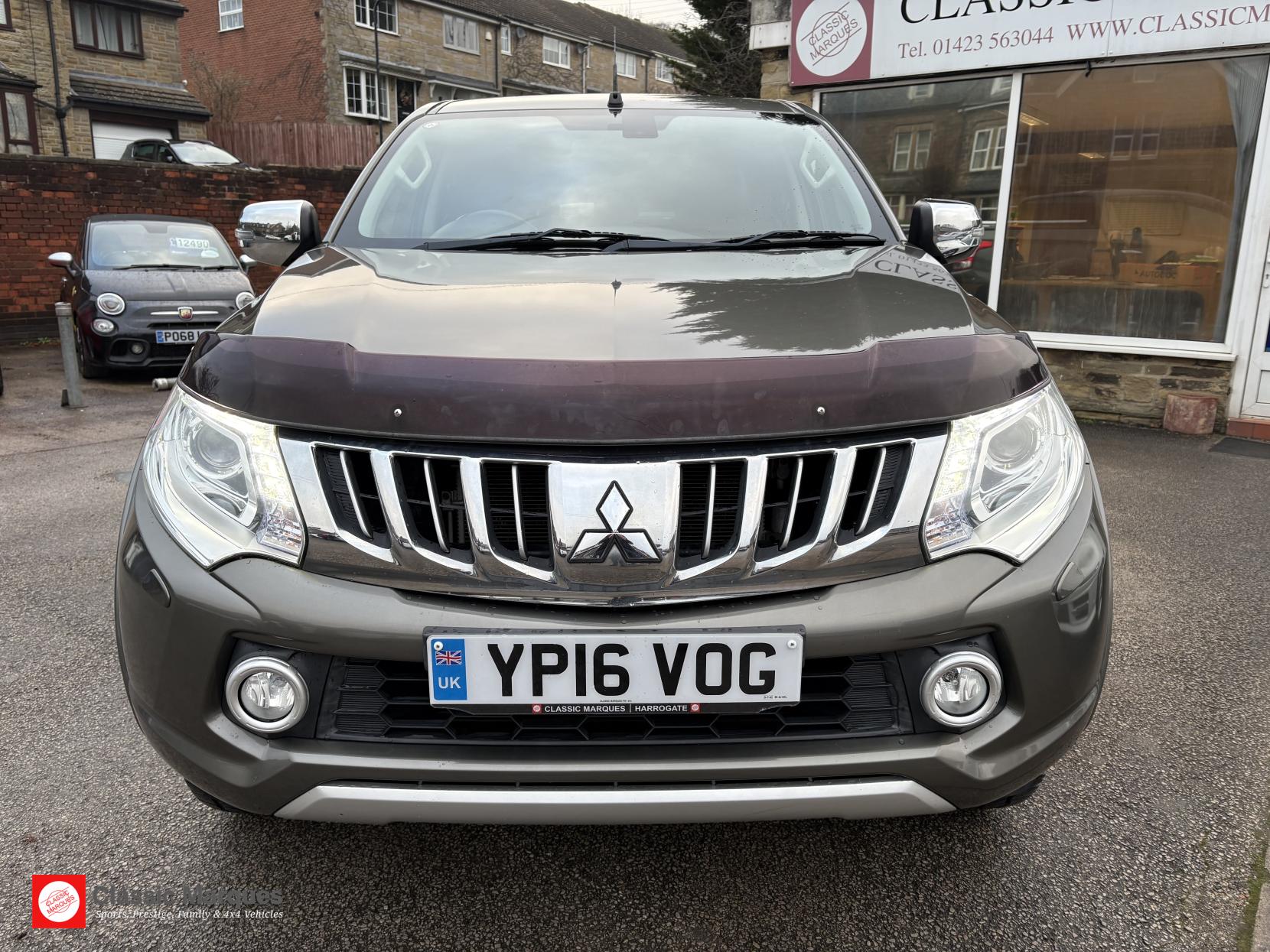 Mitsubishi L200 2.4 DI-D DC Warrior Pickup Double Cab 4dr Diesel Manual 4WD Euro 5 (178 ps)