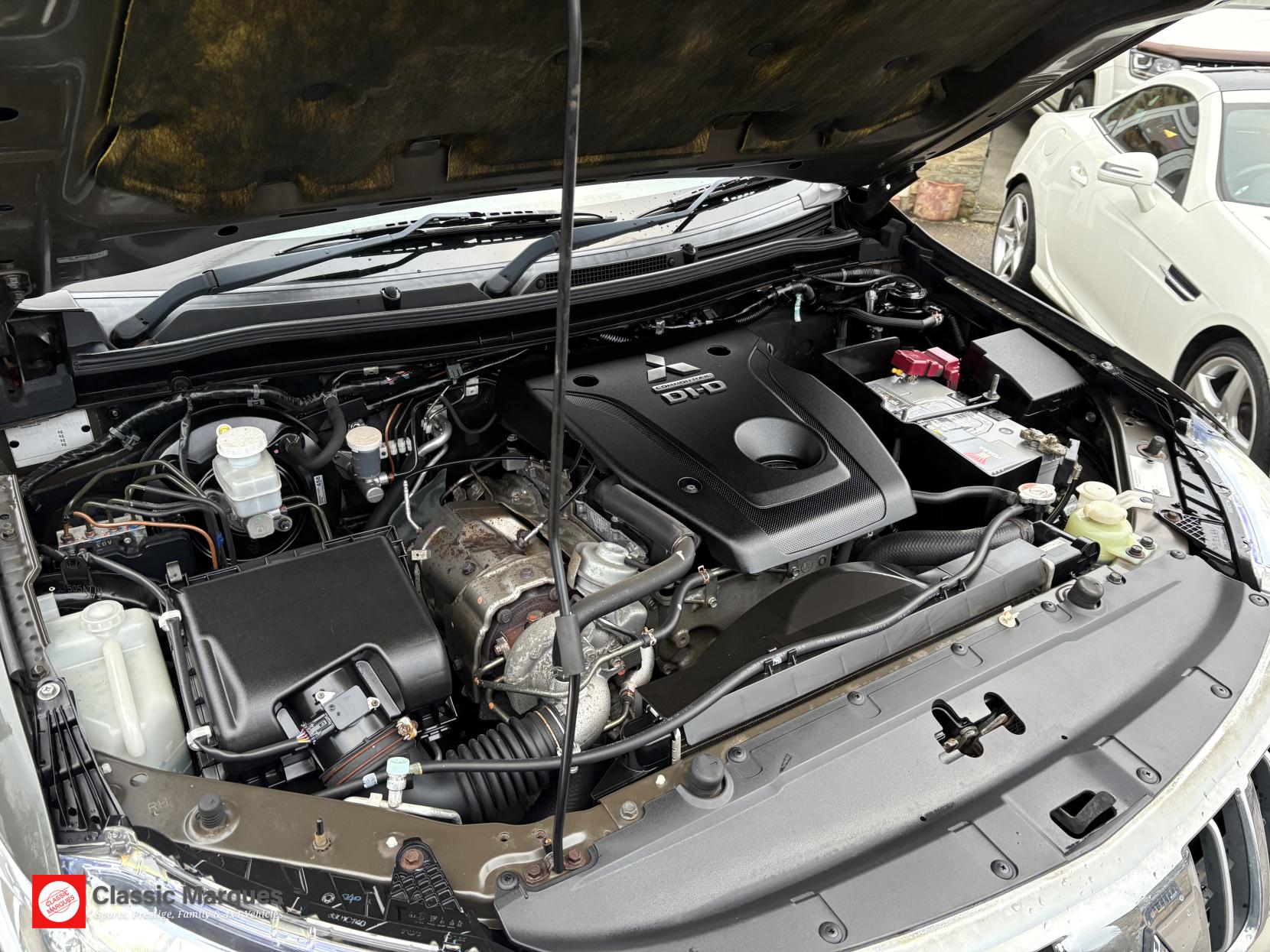 Mitsubishi L200 2.4 DI-D DC Warrior Pickup Double Cab 4dr Diesel Manual 4WD Euro 5 (178 ps)