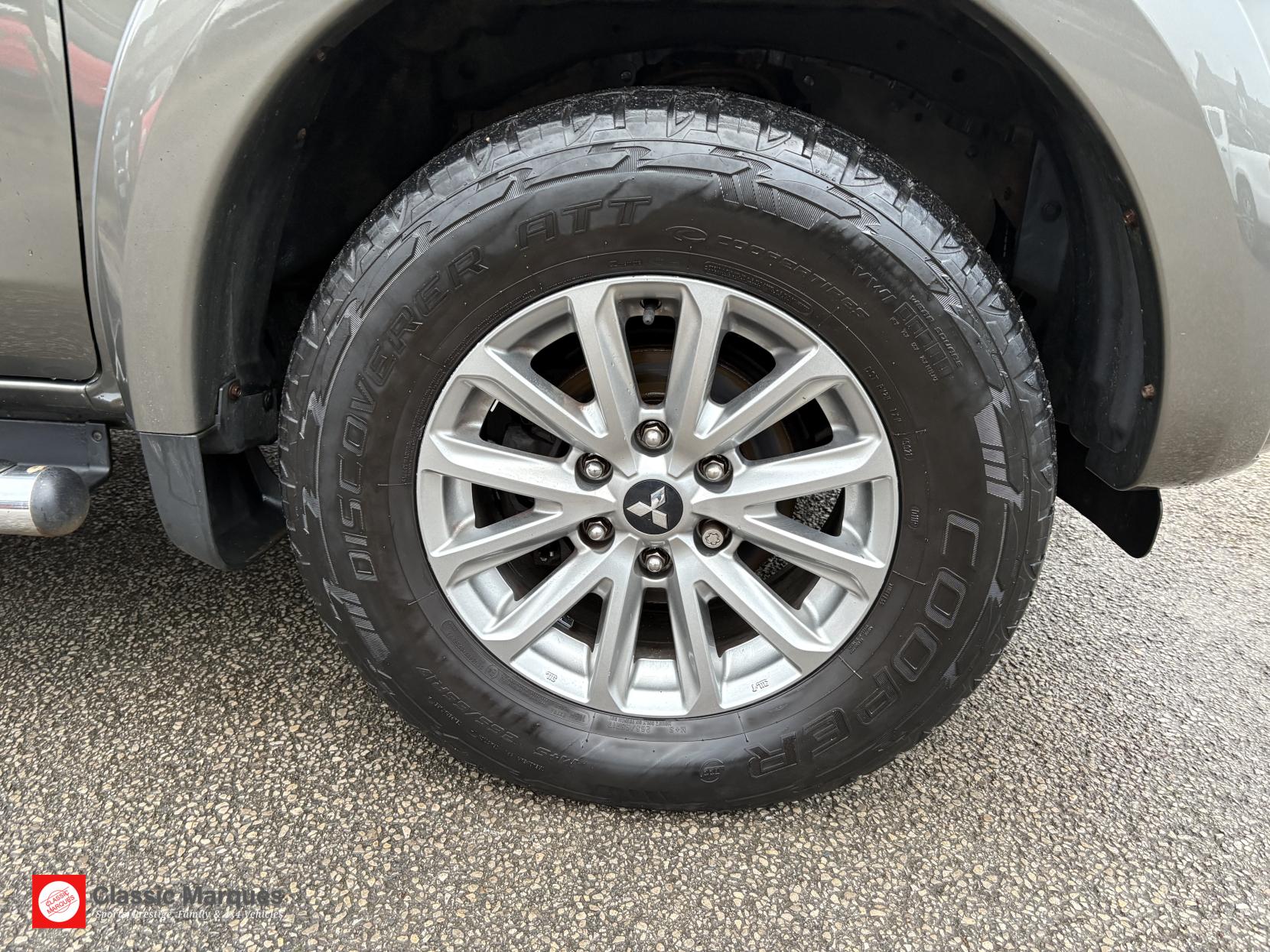 Mitsubishi L200 2.4 DI-D DC Warrior Pickup Double Cab 4dr Diesel Manual 4WD Euro 5 (178 ps)