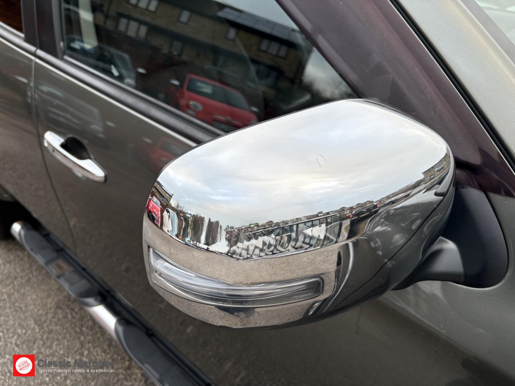 Mitsubishi L200 2.4 DI-D DC Warrior Pickup Double Cab 4dr Diesel Manual 4WD Euro 5 (178 ps)