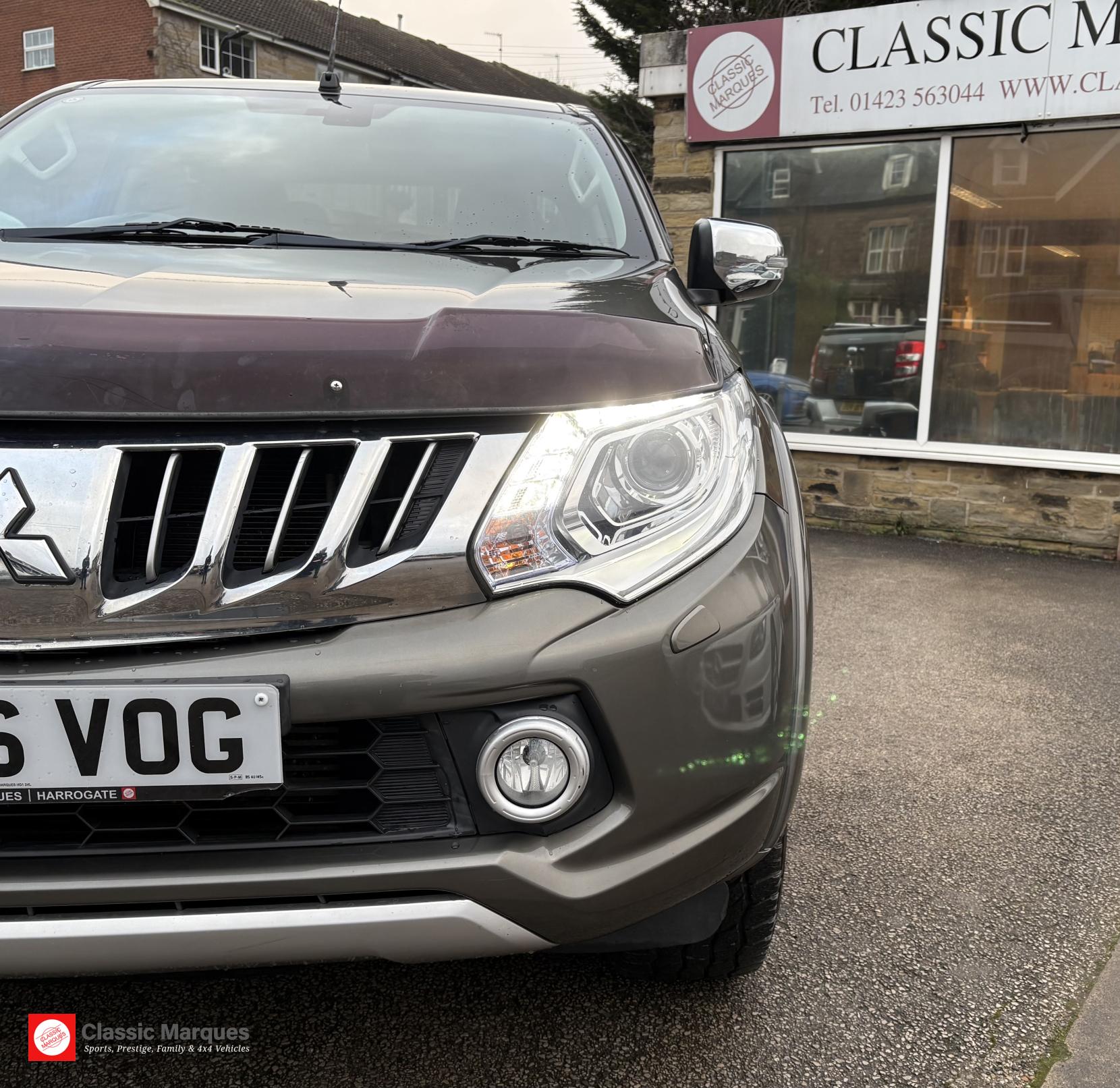 Mitsubishi L200 2.4 DI-D DC Warrior Pickup Double Cab 4dr Diesel Manual 4WD Euro 5 (178 ps)