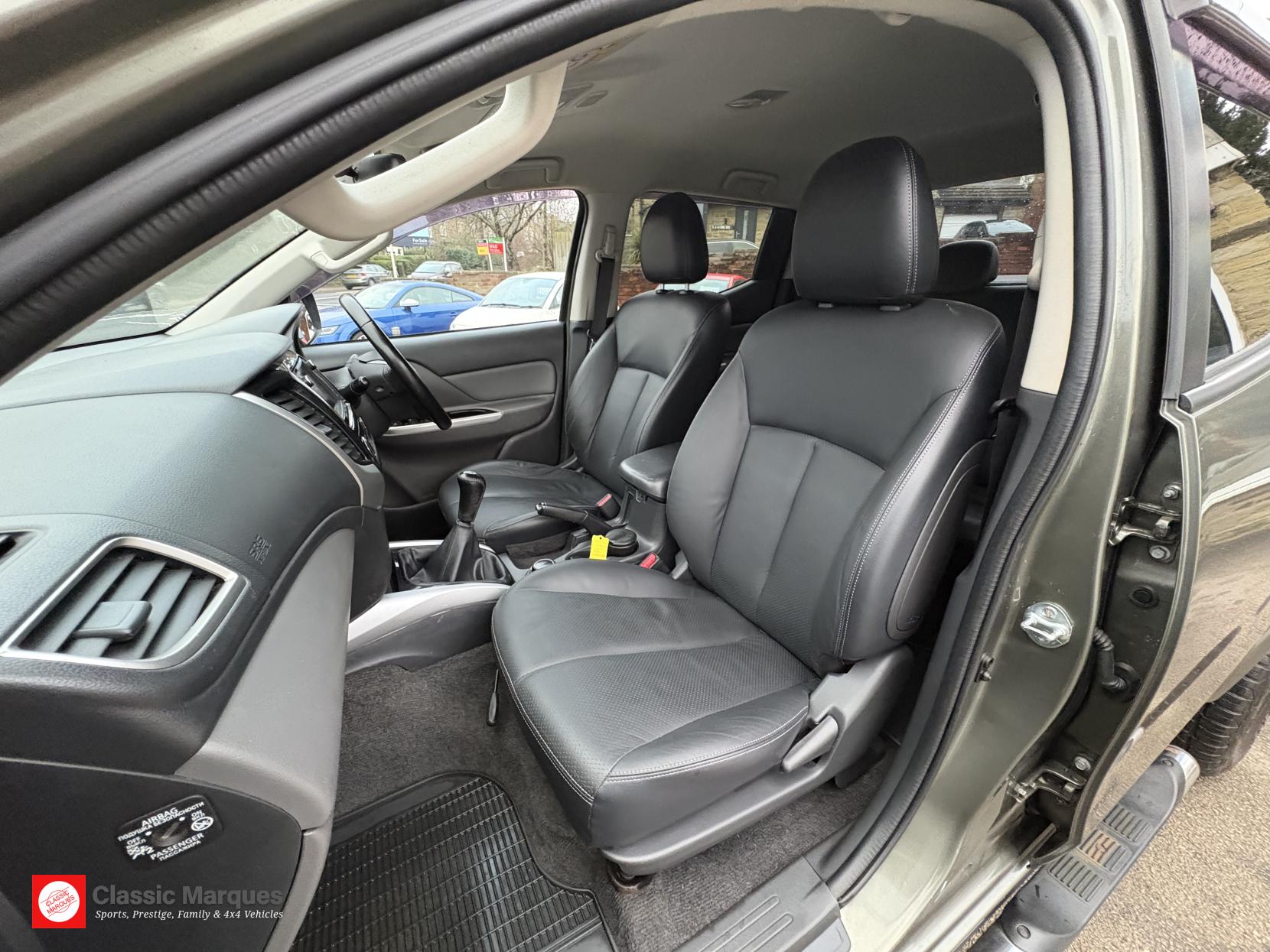 Mitsubishi L200 2.4 DI-D DC Warrior Pickup Double Cab 4dr Diesel Manual 4WD Euro 5 (178 ps)