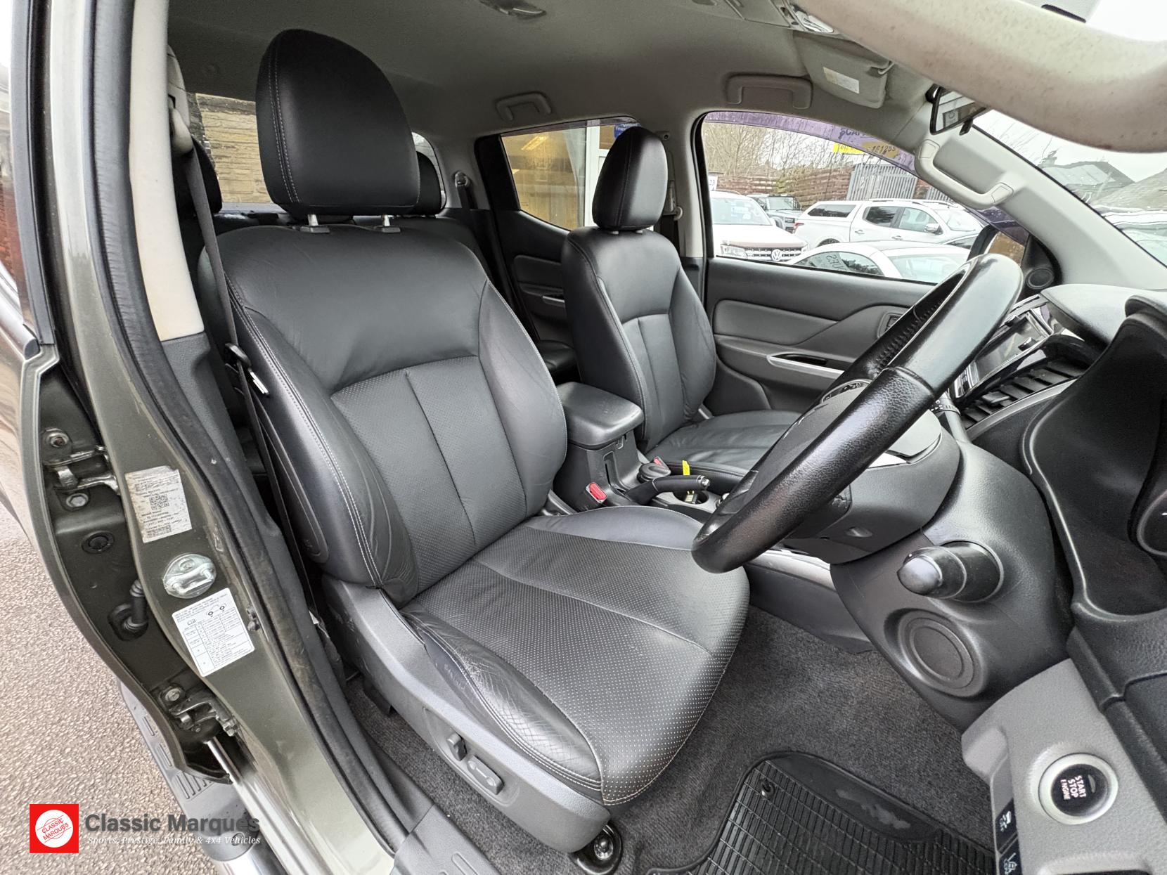 Mitsubishi L200 2.4 DI-D DC Warrior Pickup Double Cab 4dr Diesel Manual 4WD Euro 5 (178 ps)