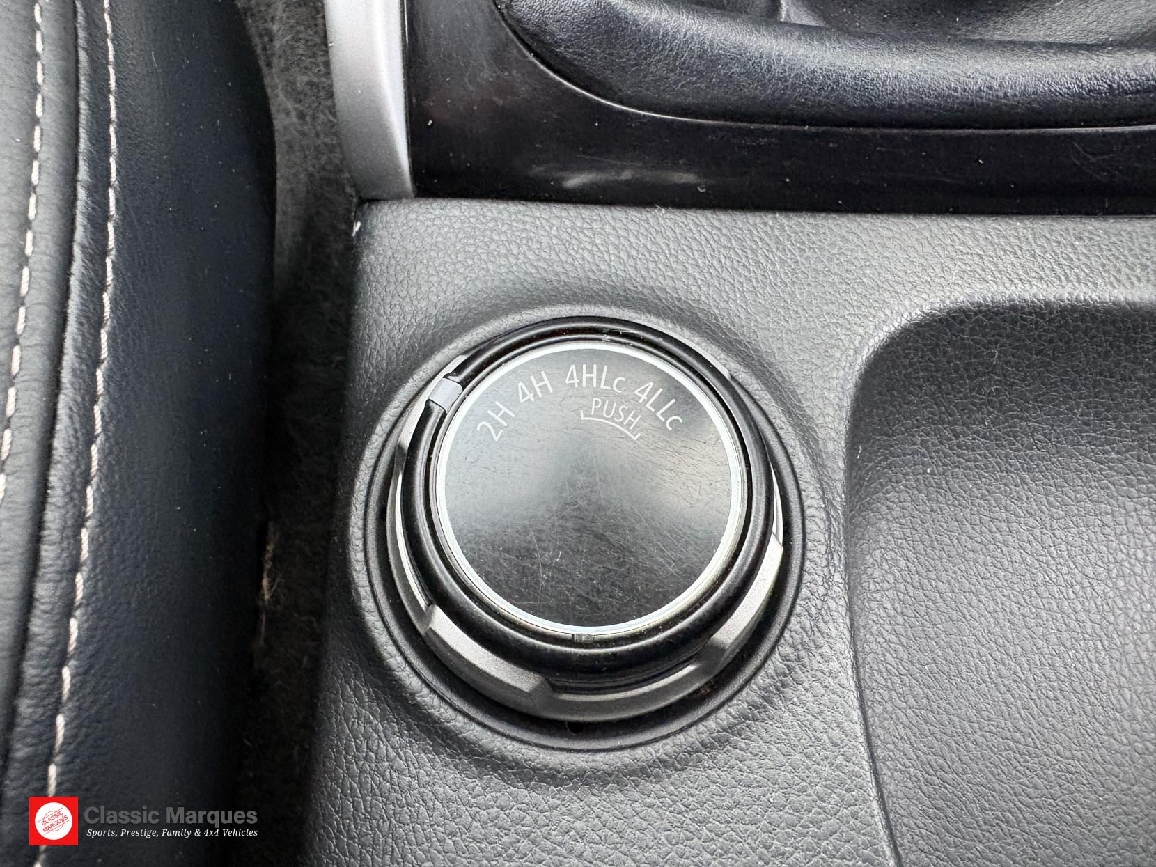 Mitsubishi L200 2.4 DI-D DC Warrior Pickup Double Cab 4dr Diesel Manual 4WD Euro 5 (178 ps)