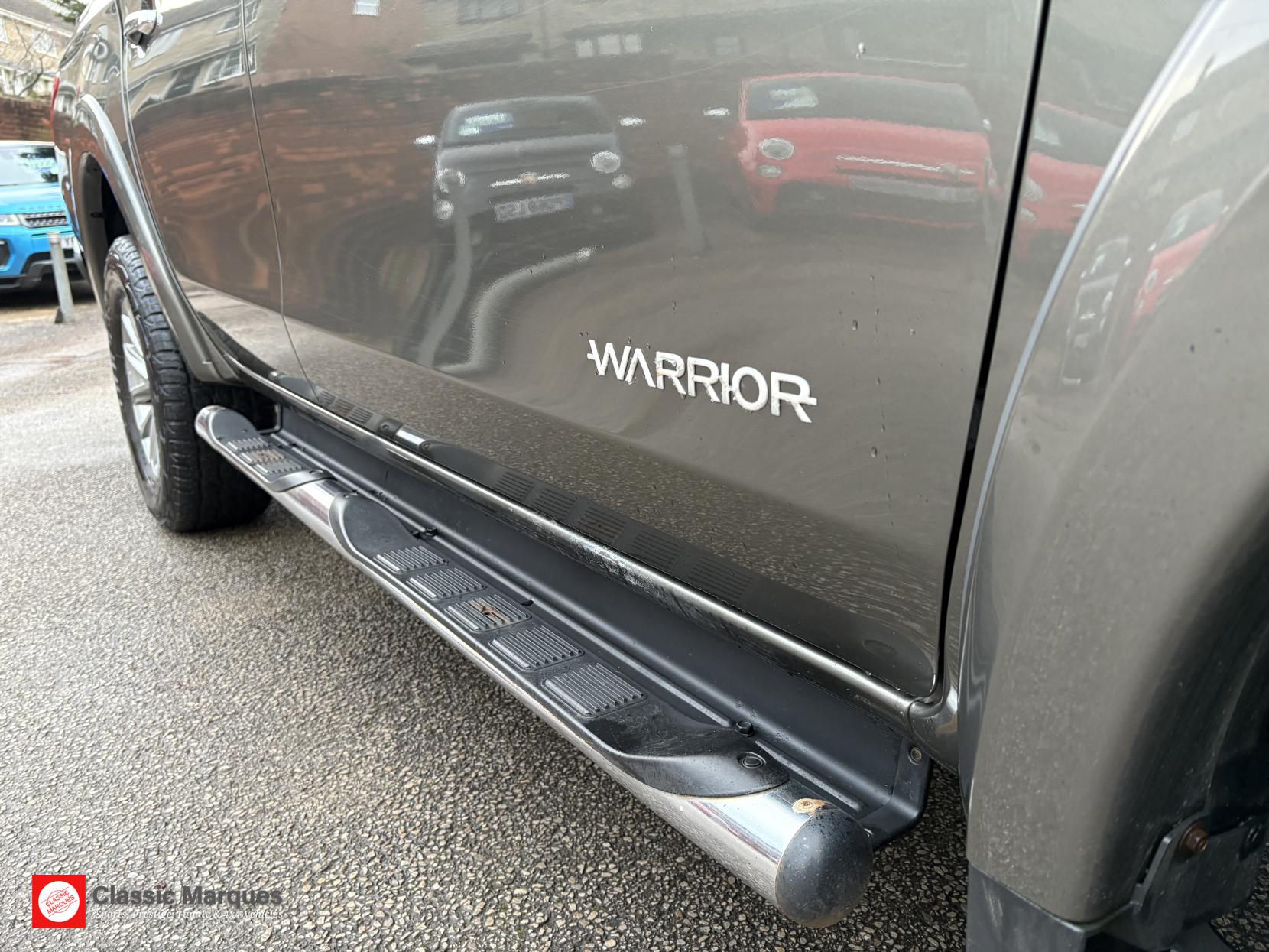 Mitsubishi L200 2.4 DI-D DC Warrior Pickup Double Cab 4dr Diesel Manual 4WD Euro 5 (178 ps)