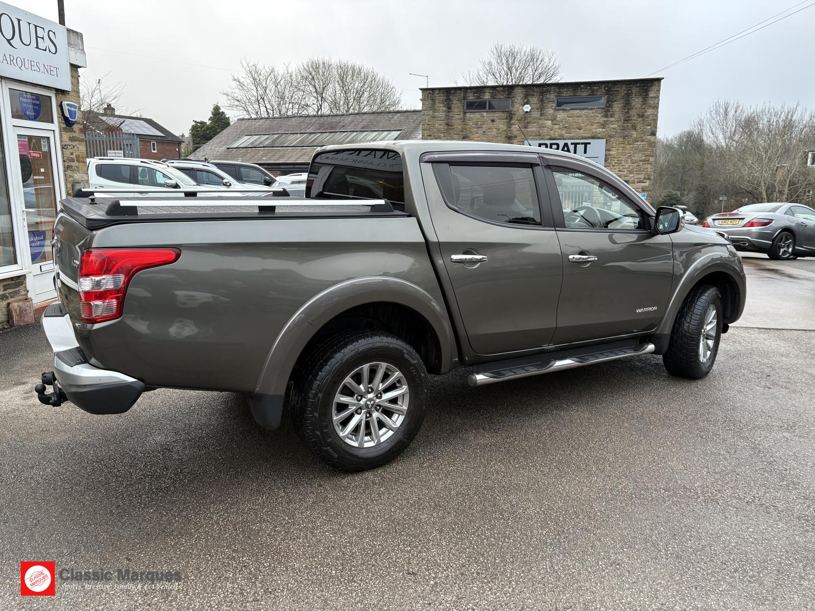 Mitsubishi L200 2.4 DI-D DC Warrior Pickup Double Cab 4dr Diesel Manual 4WD Euro 5 (178 ps)