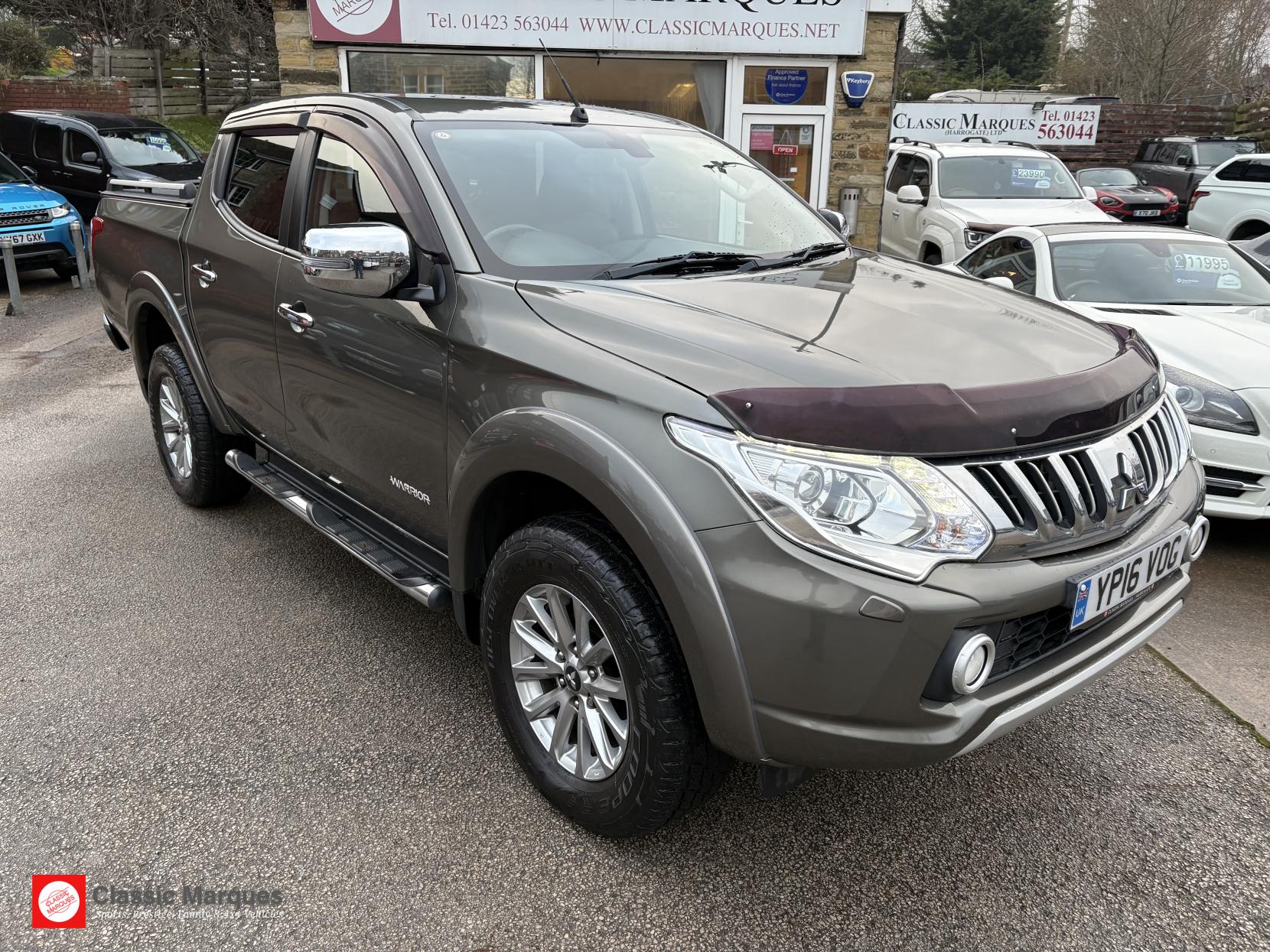 Mitsubishi L200 2.4 DI-D DC Warrior Pickup Double Cab 4dr Diesel Manual 4WD Euro 5 (178 ps)