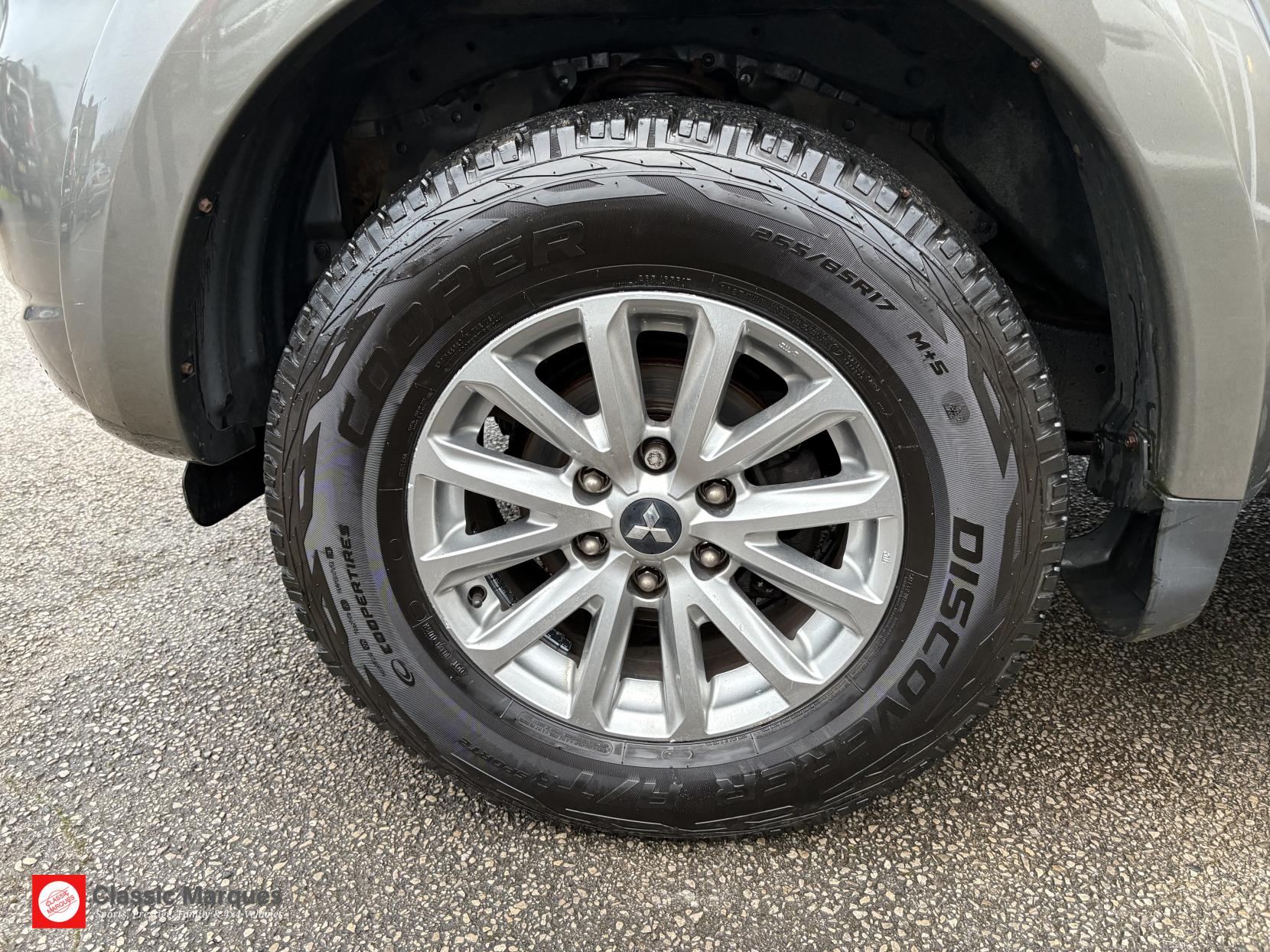 Mitsubishi L200 2.4 DI-D DC Warrior Pickup Double Cab 4dr Diesel Manual 4WD Euro 5 (178 ps)