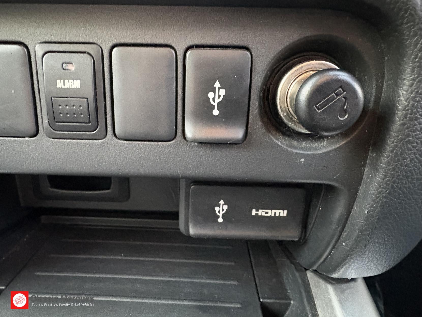 Mitsubishi L200 2.4 DI-D DC Barbarian Pickup Double Cab 4dr Diesel Manual 4WD Euro 6 (178 ps)